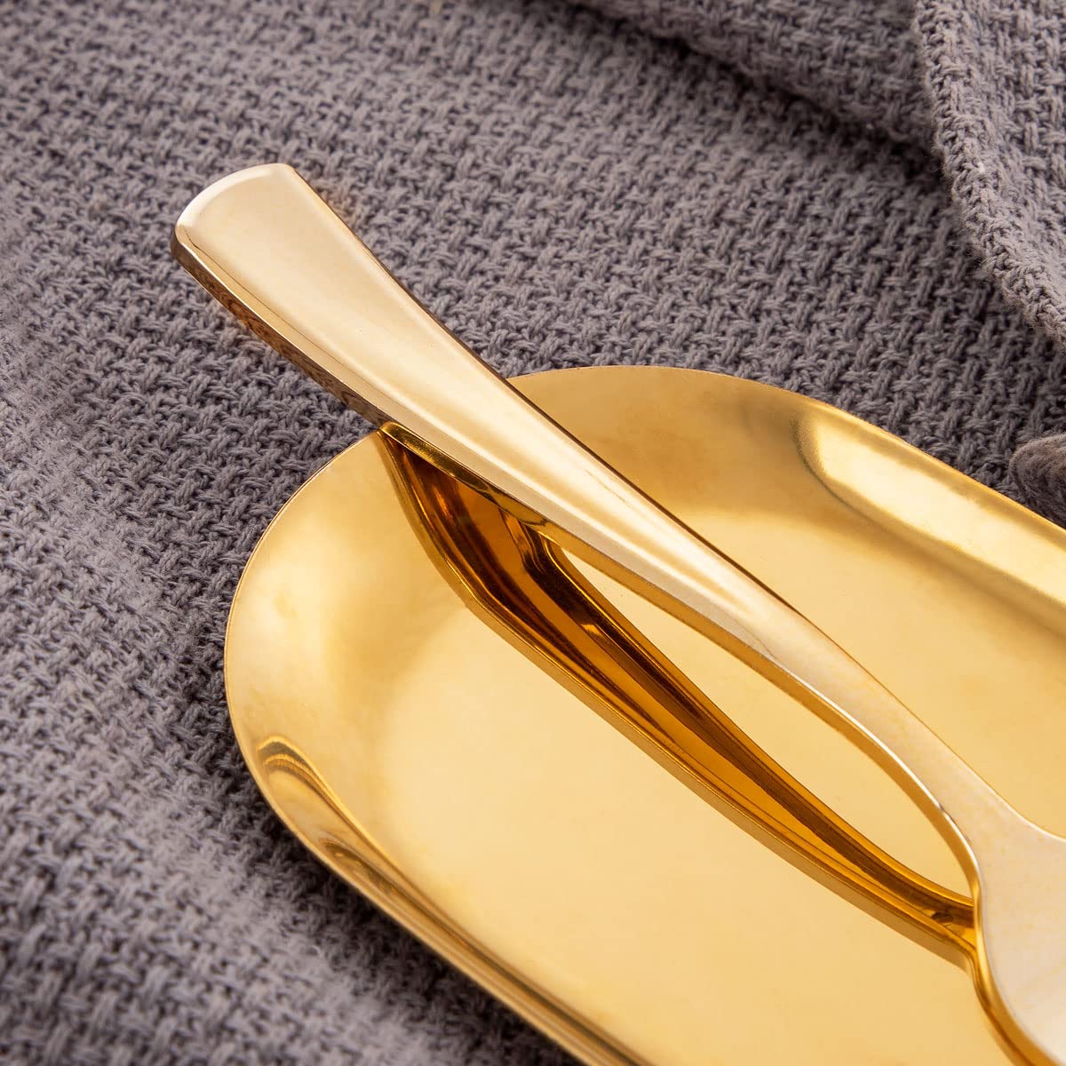 180-Piece Disposable Gold Plastic Cutlery Set - Heavy Duty Gold Silverware (60 Forks, 60 Knives, 60 Spoons) for Parties, Weddings, Catering & Outdoor Events - Elegant Plastic Flatware for Special Occasions