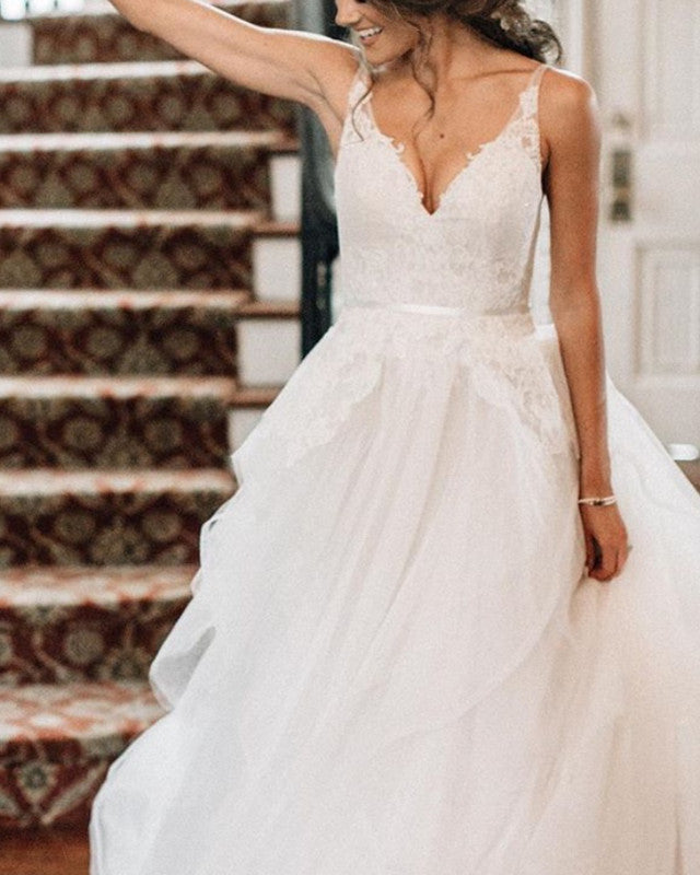 Elegant A-Line Ruffles Tulle Wedding Dress with Lace Appliques - Perfect for Bridal Gowns, Formal Events & Romantic Photo Shoots