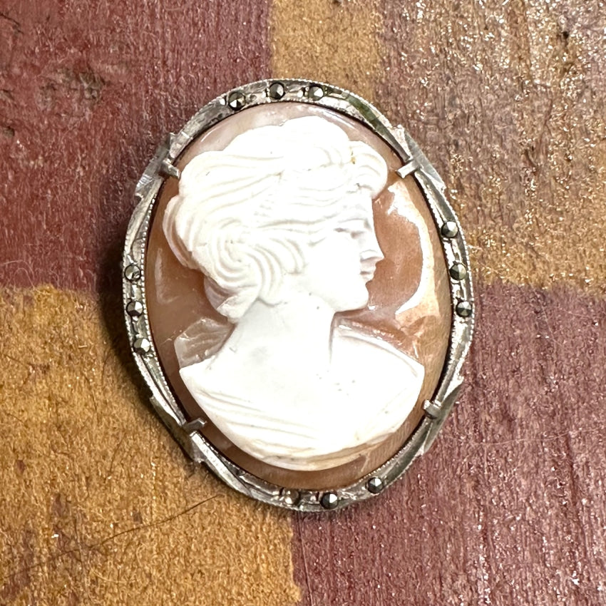 Vintage 800 Silver Hand-Carved Shell Cameo Brooch Pendant - Elegant Jewelry for Women, Perfect for Weddings, Parties & Vintage Fashion Collections