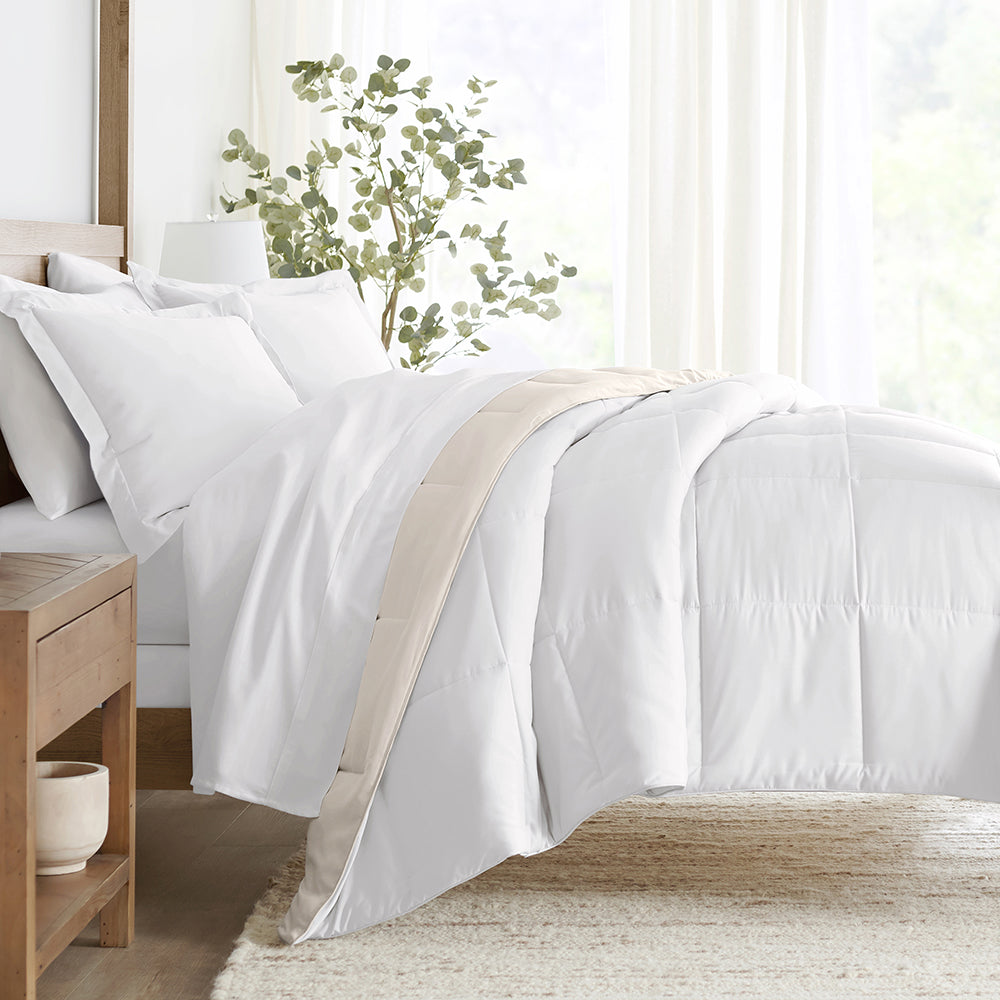 Reversible Down Alternative Comforter Set - All-Season Hypoallergenic Bedding for Queen/King Size - Perfect for Cozy Nights & Guest Rooms