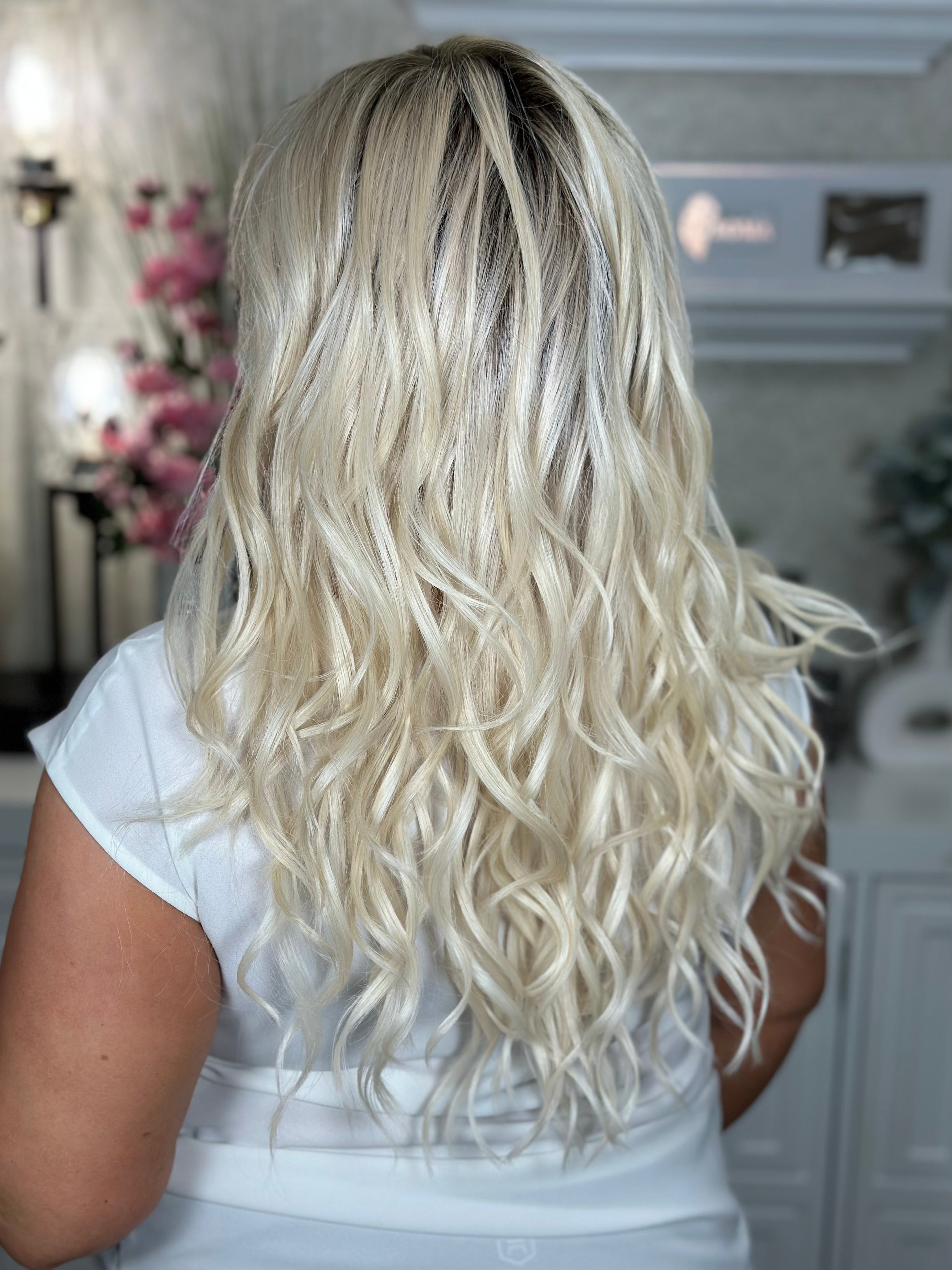 SWEET ROMANCE Hollywood Blonde Wig - Premium Synthetic Cosplay Hair for Halloween, Parties & Costume Events - Perfect for Cosplay, Theatrical Performances & Theme Parties