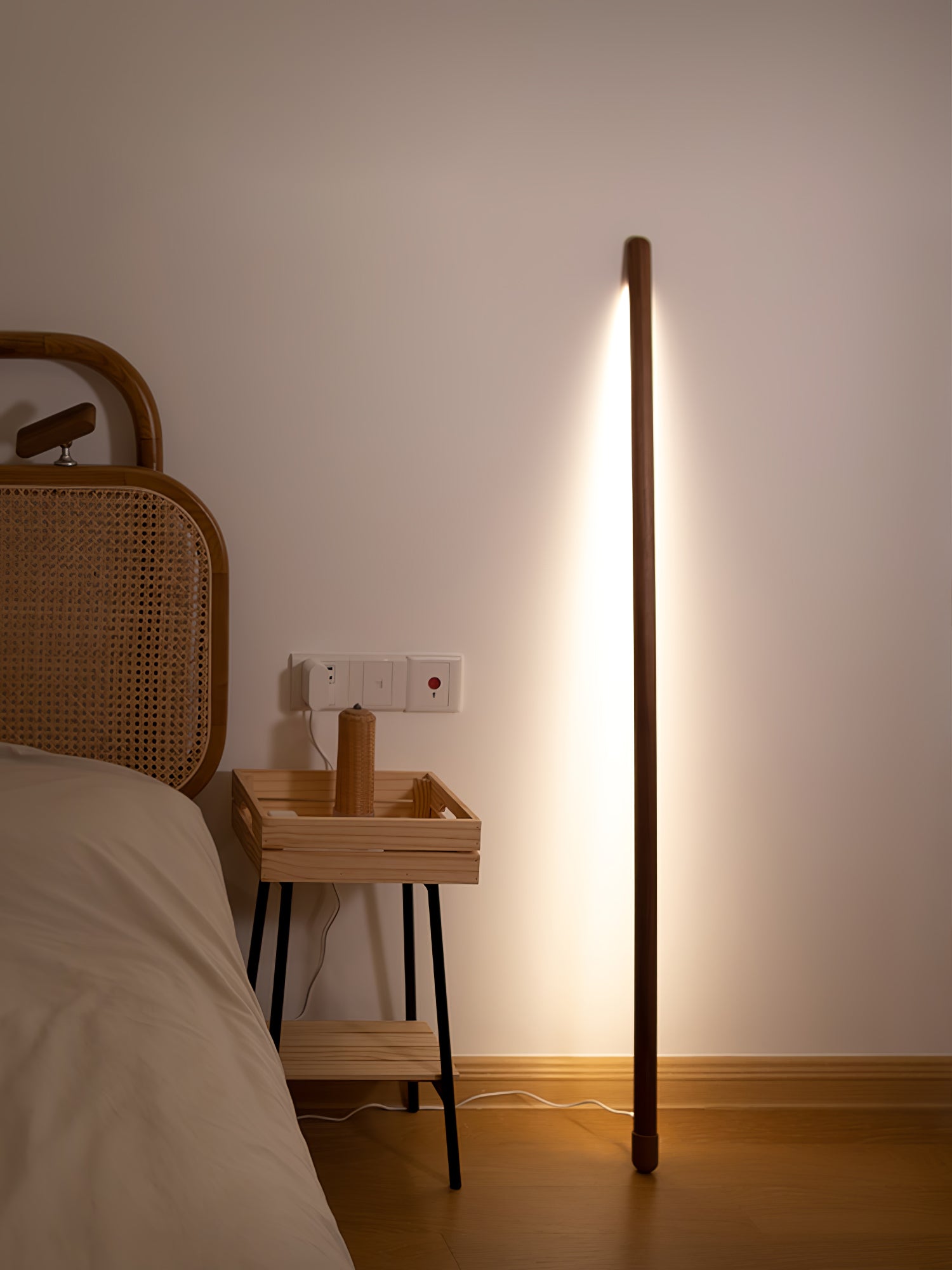 Line Assist Ambience Floor Lamp - Modern LED Standing Light for Living Room, Bedroom & Office - Adjustable Brightness & Warm White Light for Relaxation & Reading