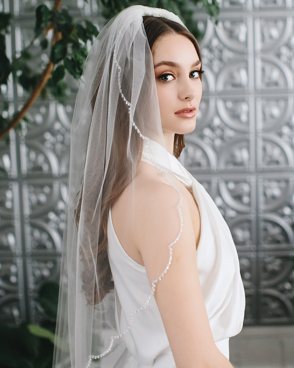 Kelly Scalloped Edge Veil - Elegant Lace Wedding Veil for Brides | Perfect for Church Ceremonies, Outdoor Weddings & Photoshoots