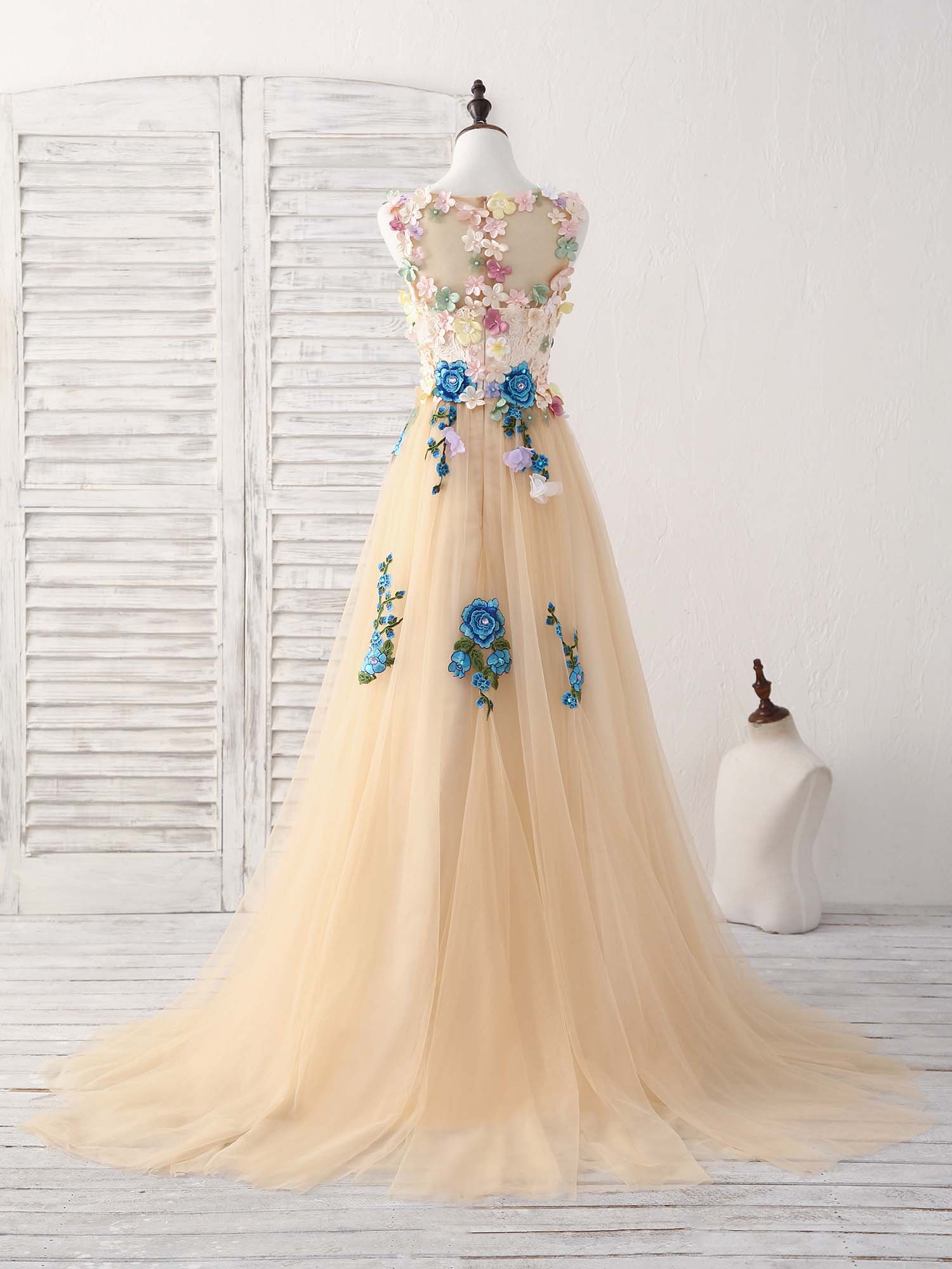 Elegant Champagne Tulle Lace Applique Long Prom Dress for Women - Formal Evening Gown for Homecoming, Ball, Wedding & Special Occasions