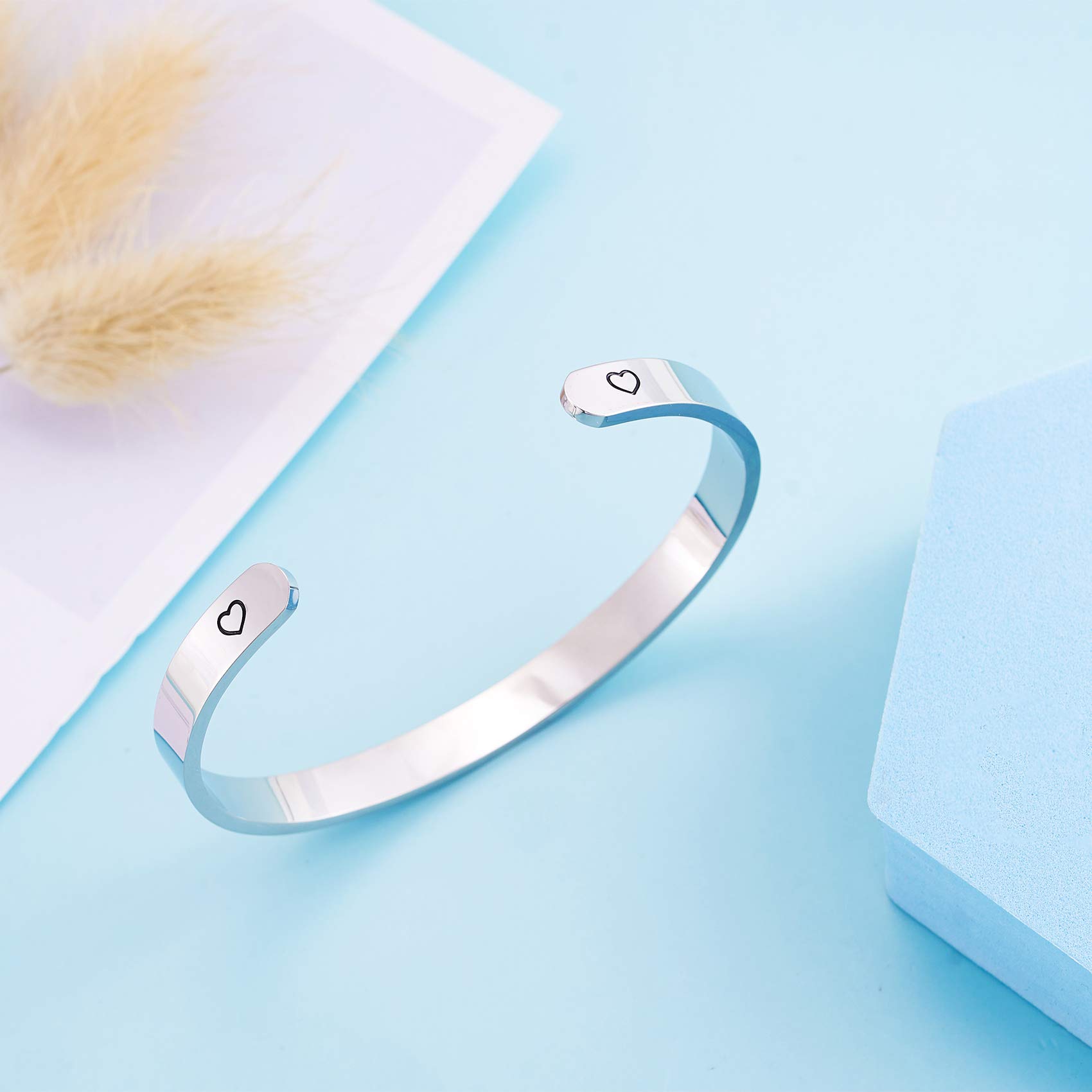 LParkin Long Distance Relationship Bracelet for Girlfriend - Romantic Anniversary Gift for Her - One Day Closer Couples Bracelet - Perfect for LDR Couples, Anniversaries & Special Occasions