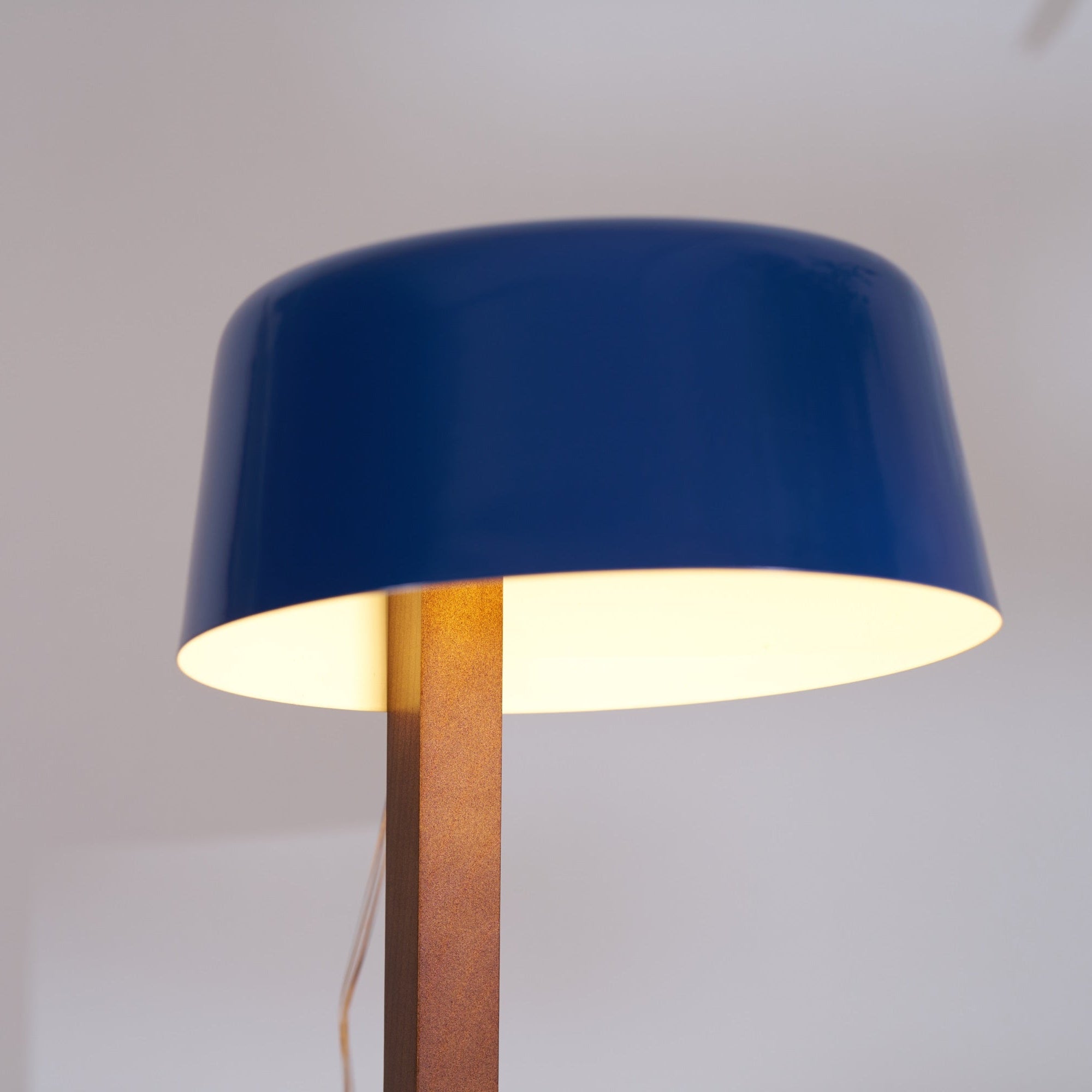 Dario Modern Tilted Table Lamp - Adjustable LED Desk Light for Home Office, Bedroom & Living Room - Perfect for Reading, Working & Decor