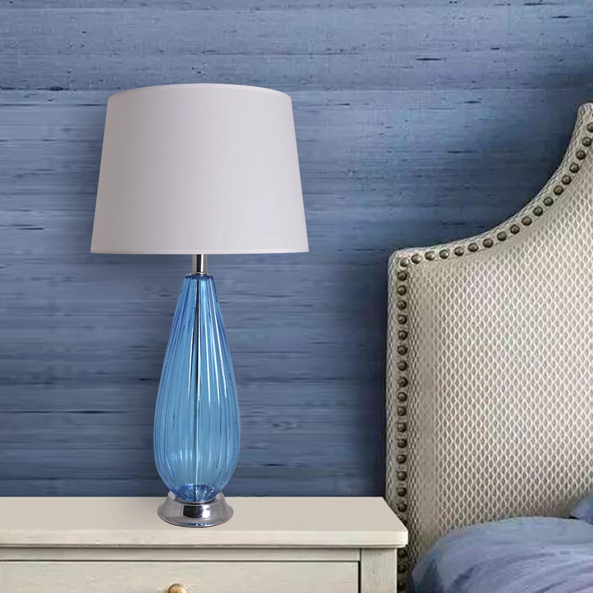 Magnolia Translucent Glass Table Lamp 28