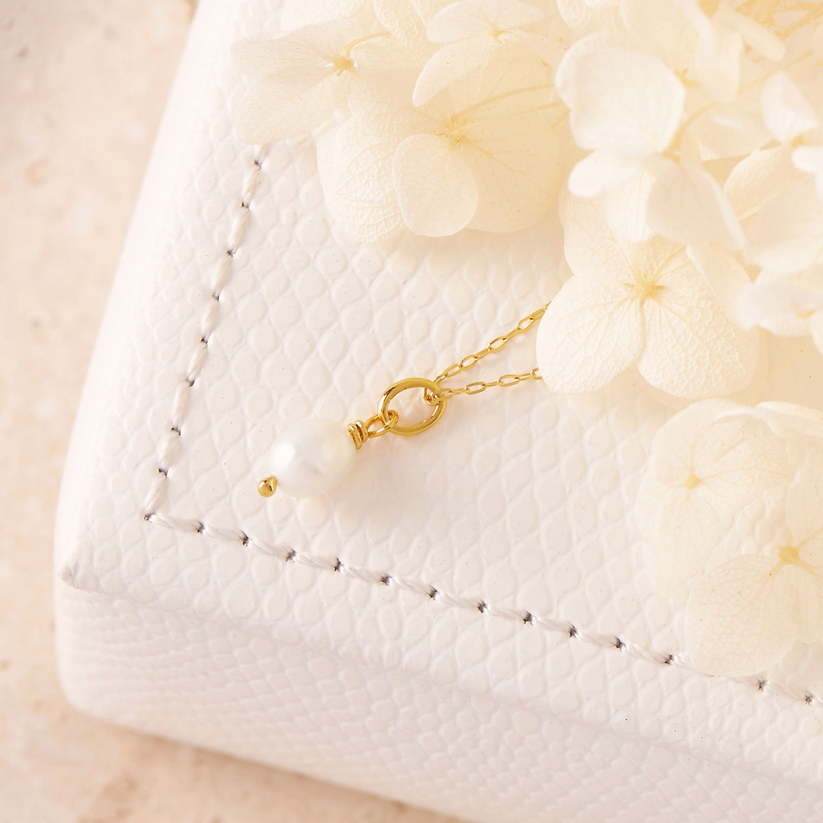 Drop Pearl Charm Gold Pendant Necklace - Elegant Jewelry for Women, Perfect for Weddings, Parties & Special Occasions