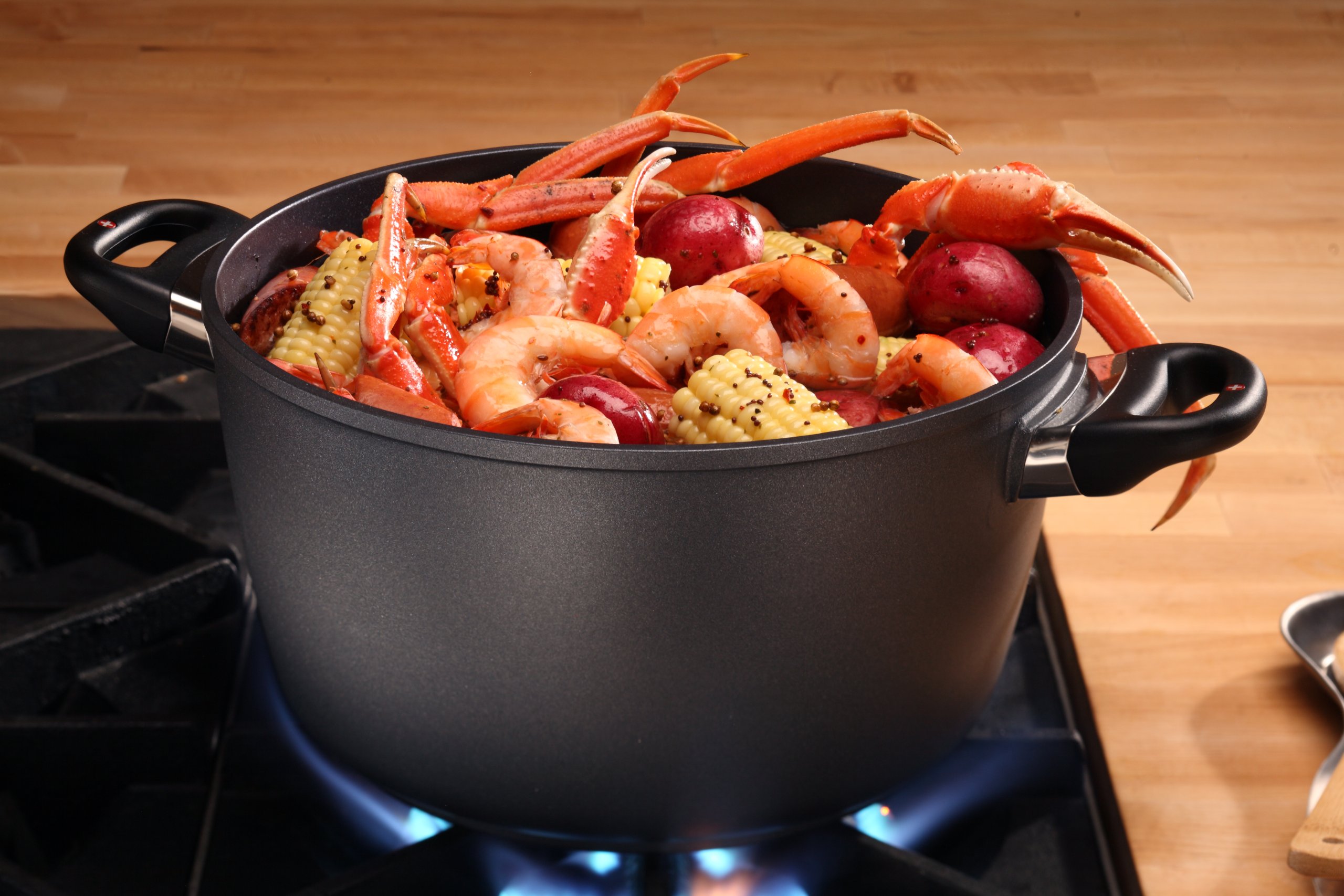 Premium Swiss Diamond 11-Inch Large Soup Pot with Lid - 8.5 Quart Non-Stick Stock Pot for Soups, Broths, Chili & Cooking | Oven & Dishwasher Safe Grey Cookware | Perfect for Family Meals, Entertaining & Professional Kitchens