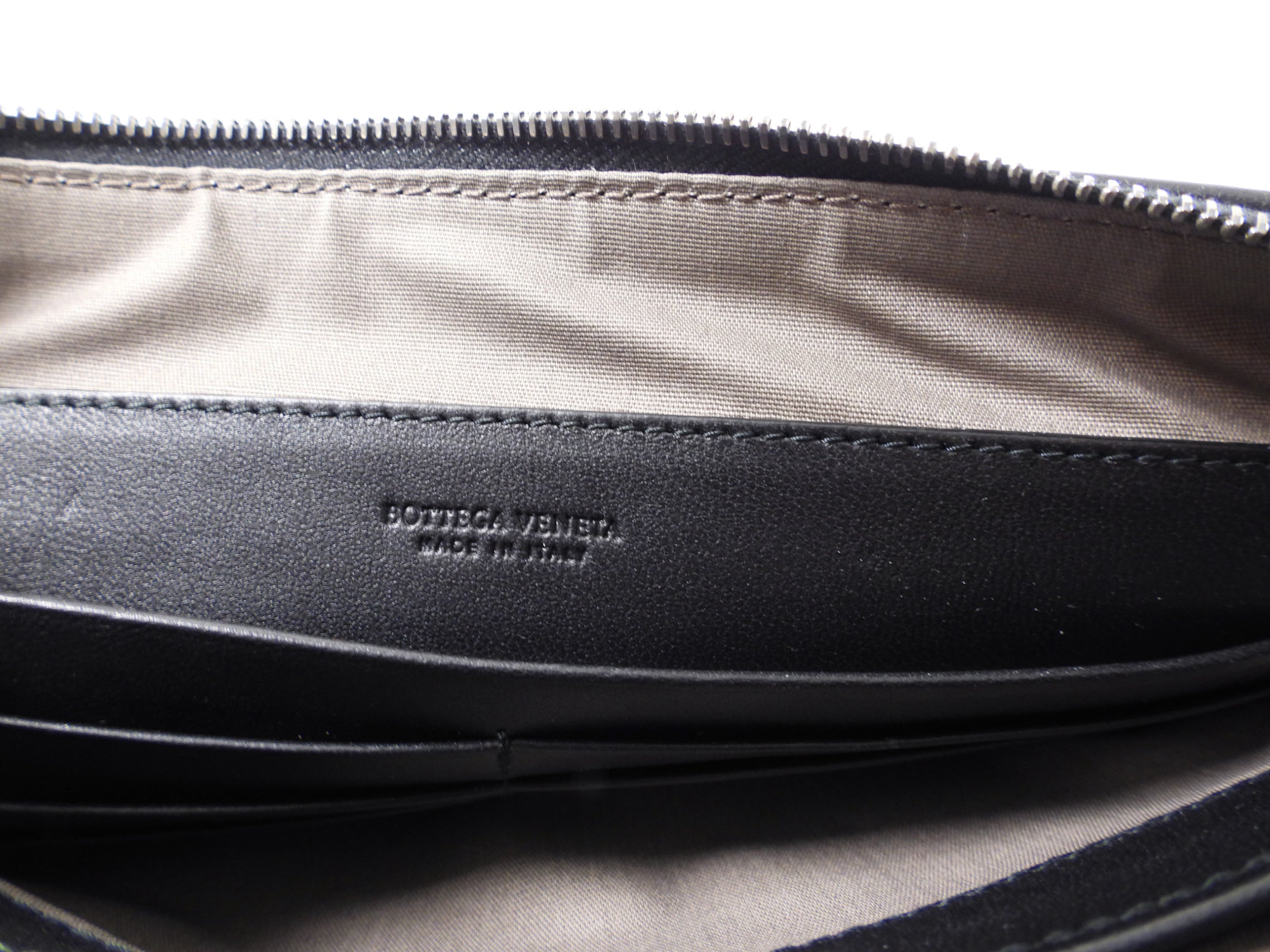 Bottega Veneta Black Intrecciato Leather Small Pouch Clutch Bag for Women | Luxury Crossbody Handbag for Evening Parties & Date Nights
