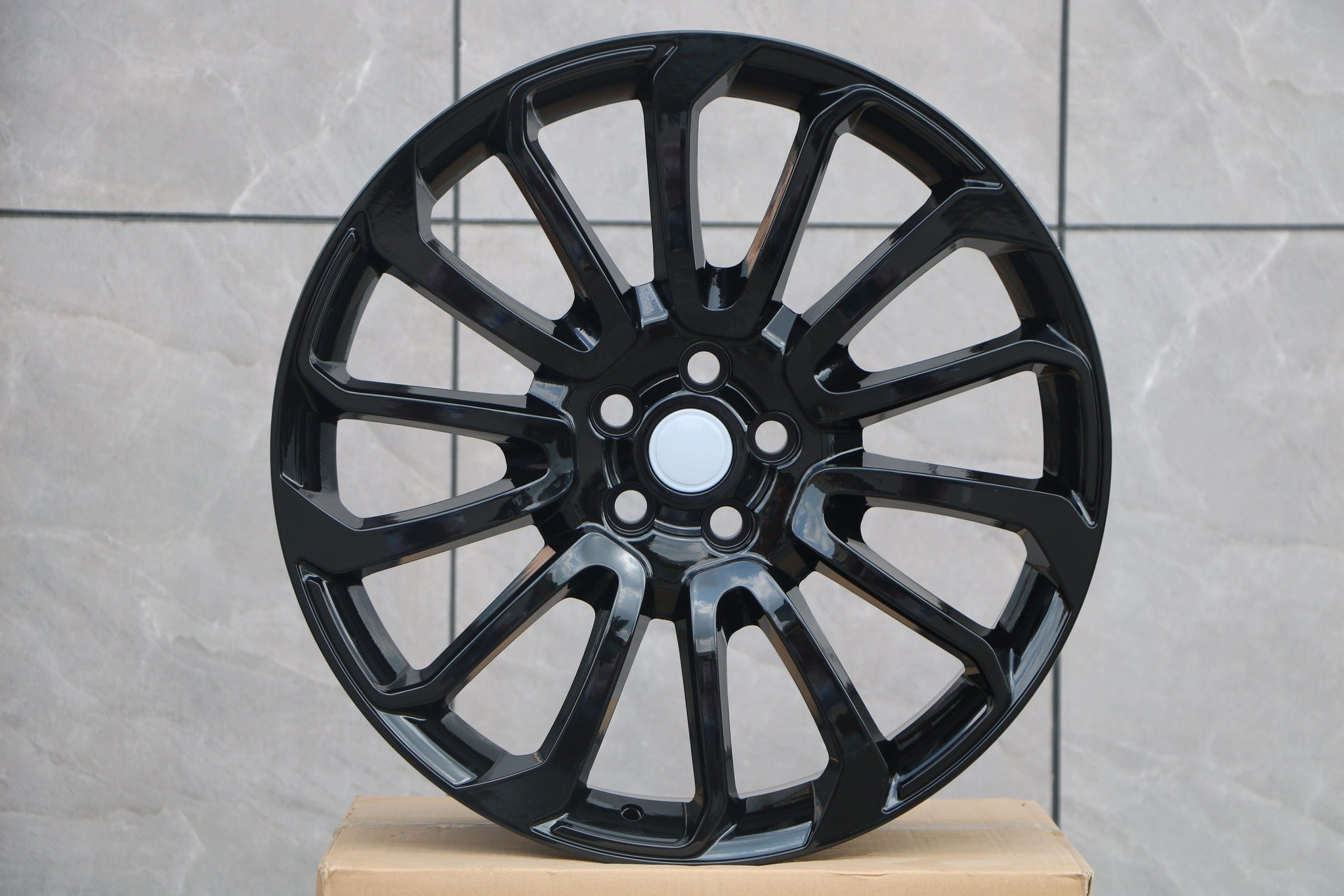22-Inch Alloy Wheels for Range Rover Vogue, Sport, Defender, Discovery & LR3/LR4 - Premium Off-Road & Luxury SUV Rims for Adventure & City Driving
