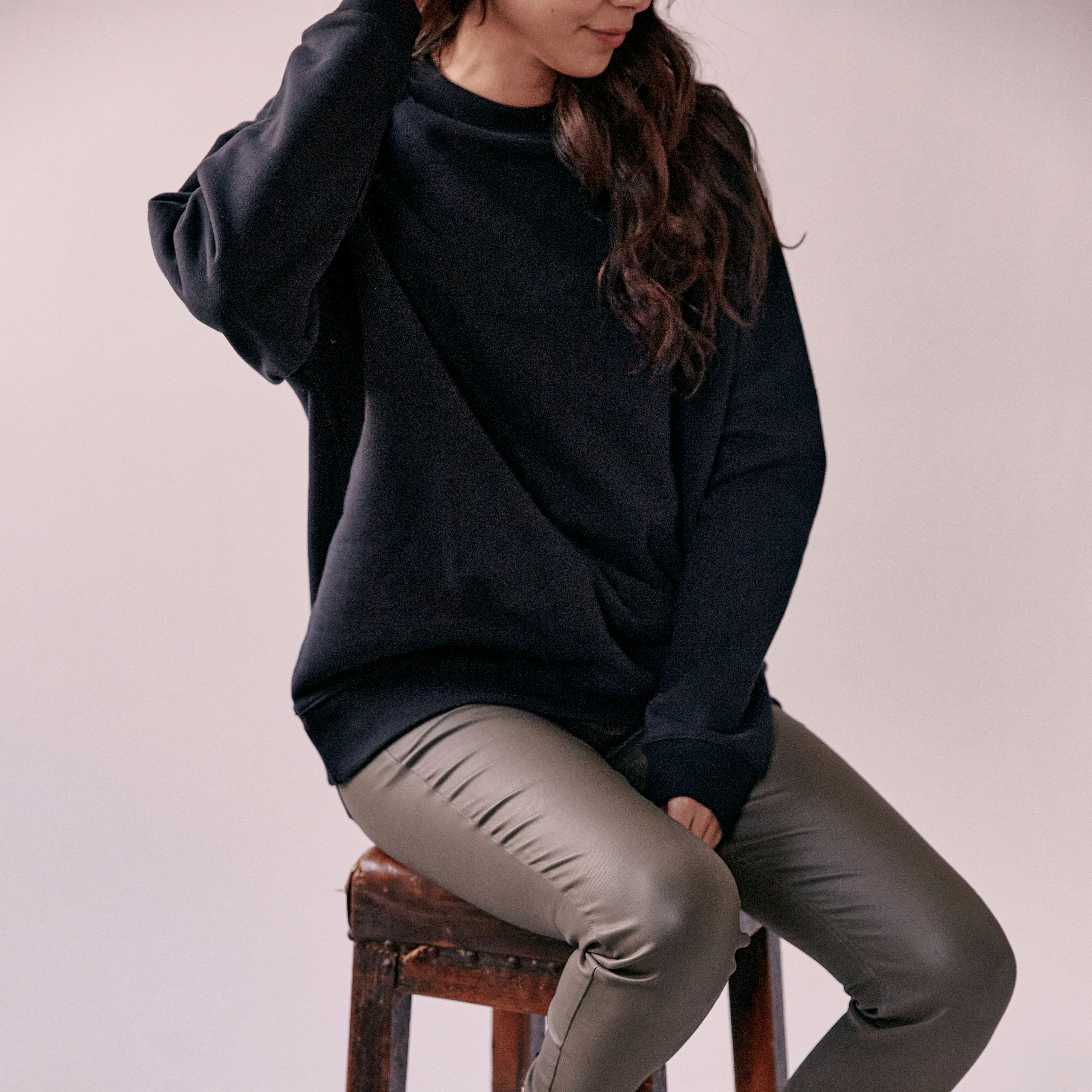 Premium Black Sweatshirt for Men & Women - Soft Cotton Comfort for Casual Wear, Gym, and Outdoor Activities