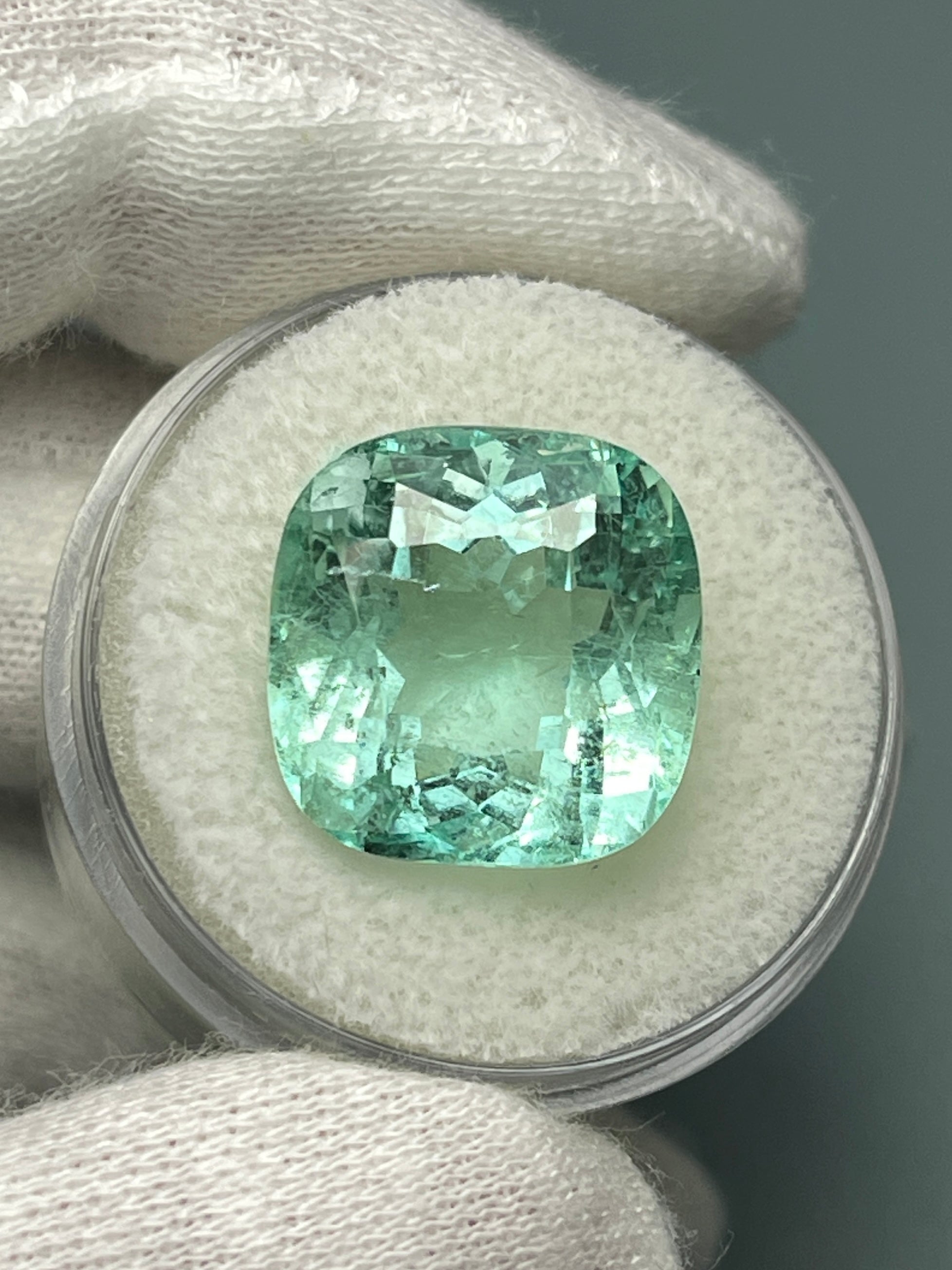 12.86 Carat Natural Colombian Emerald Cushion Cut 14.5x14mm - Luxury Gemstone for Engagement Rings & Fine Jewelry