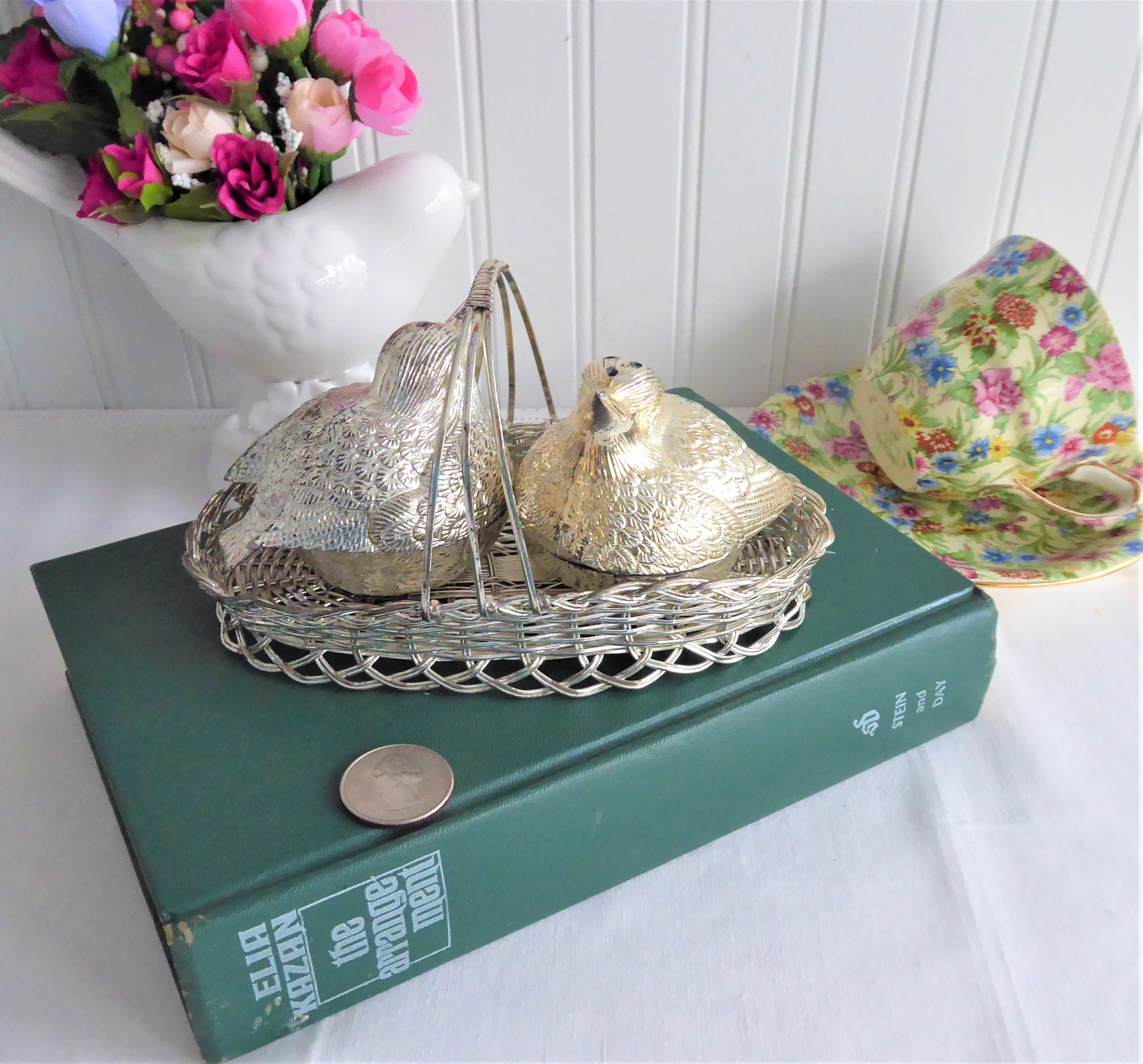 Vintage 1970s Silver-Plated Salt and Pepper Shaker Set - Chubby Birds in Basket Design - Elegant Cruet Set for Dining Table, Kitchen Decor & Gift Idea
