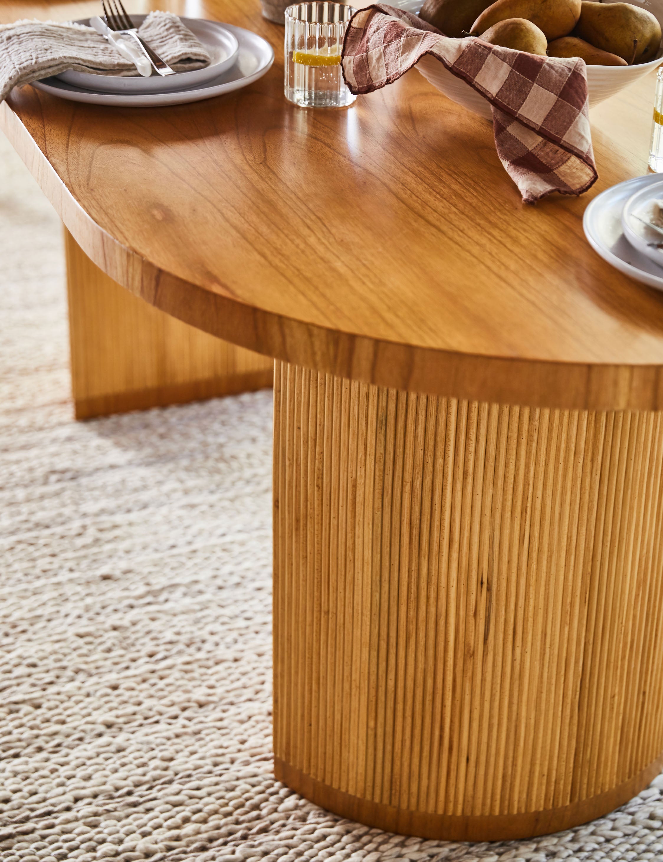 Elvia Oval Dining Table - Modern Wooden Kitchen Table for 6, Perfect for Small Spaces & Family Gatherings | Ideal for Dining Rooms, Kitchens & Breakfast Nooks
