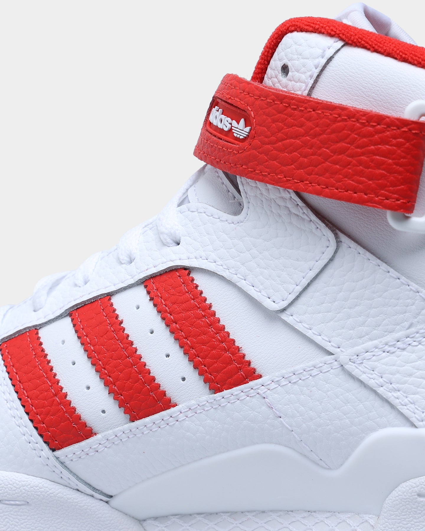 Adidas Forum Mid Sneakers - Cloud White/Vivid Red/Cloud White | Men's Basketball Shoes for Streetwear & Casual Outfits
