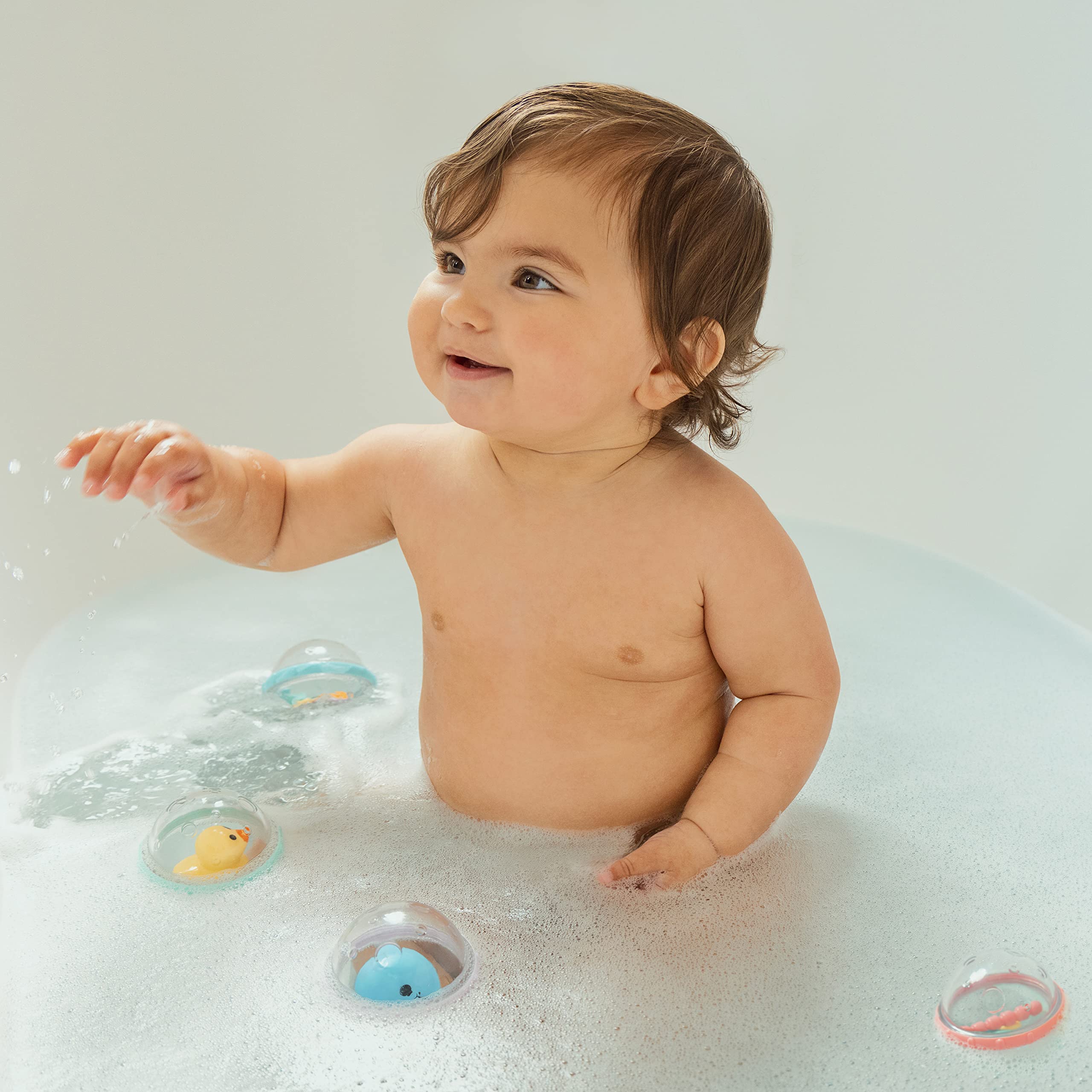 Munchkin® Baby Bath Toy Scoop with 4pk Float & Play Bubbles - Fun Bathtime Toys for Toddlers & Kids - Perfect for Sensory Play, Water Games & Early Learning Development