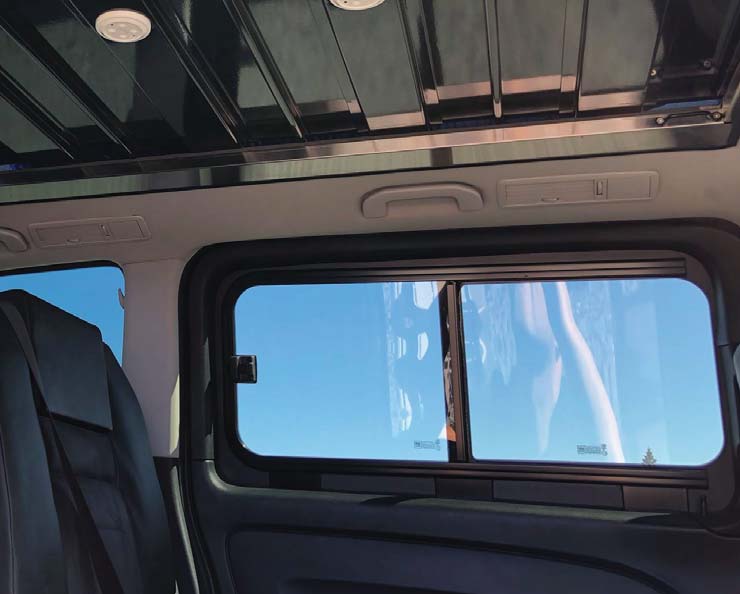 AM Auto Mercedes Metris 2015+ Passenger Side Forward Half Slider Window (MV15 R1 HS P) - Replacement Car Window for Smooth Ventilation & Easy Installation