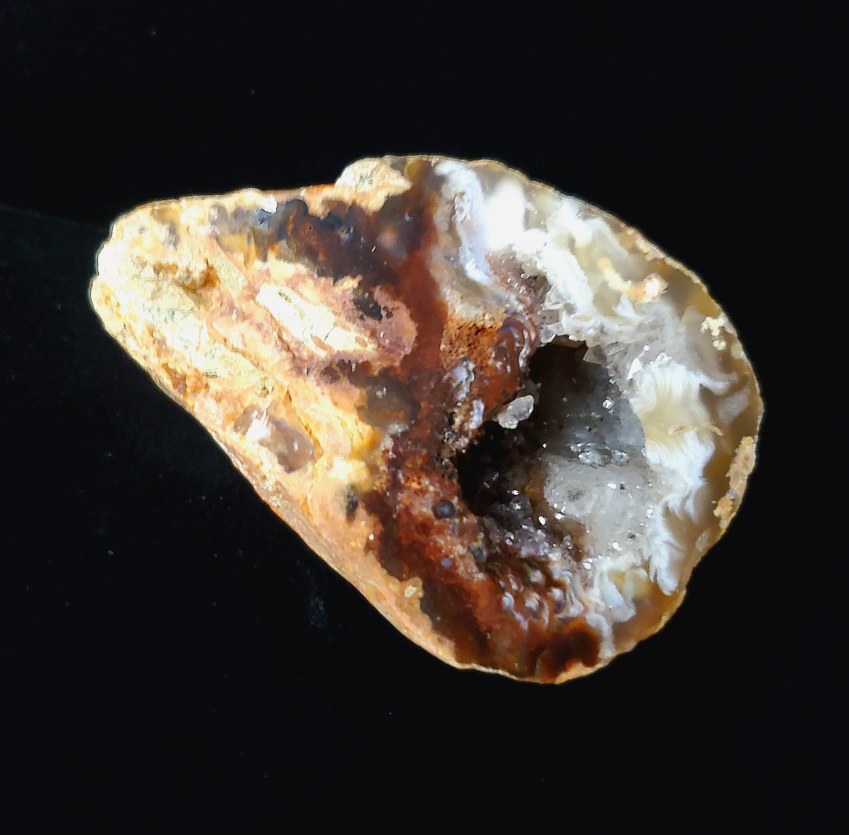 Natural Agate Geode 6 Inch - Healing Crystal Decor for Home & Office - Perfect for Meditation, Feng Shui, and Gift Giving