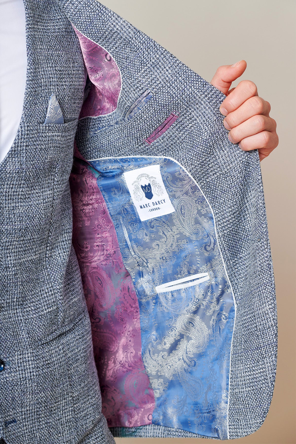 Everton FC Tim Iroegbunam Sky Blue Tweed Suit - Official Football Player Outfit for Matchday & Special Events