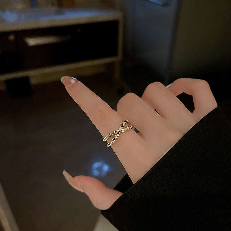 Black and White Checkered Split Ring - Stylish Checker Pattern Jewelry for Women | Perfect for Casual Wear, Parties, and Everyday Fashion Accessories