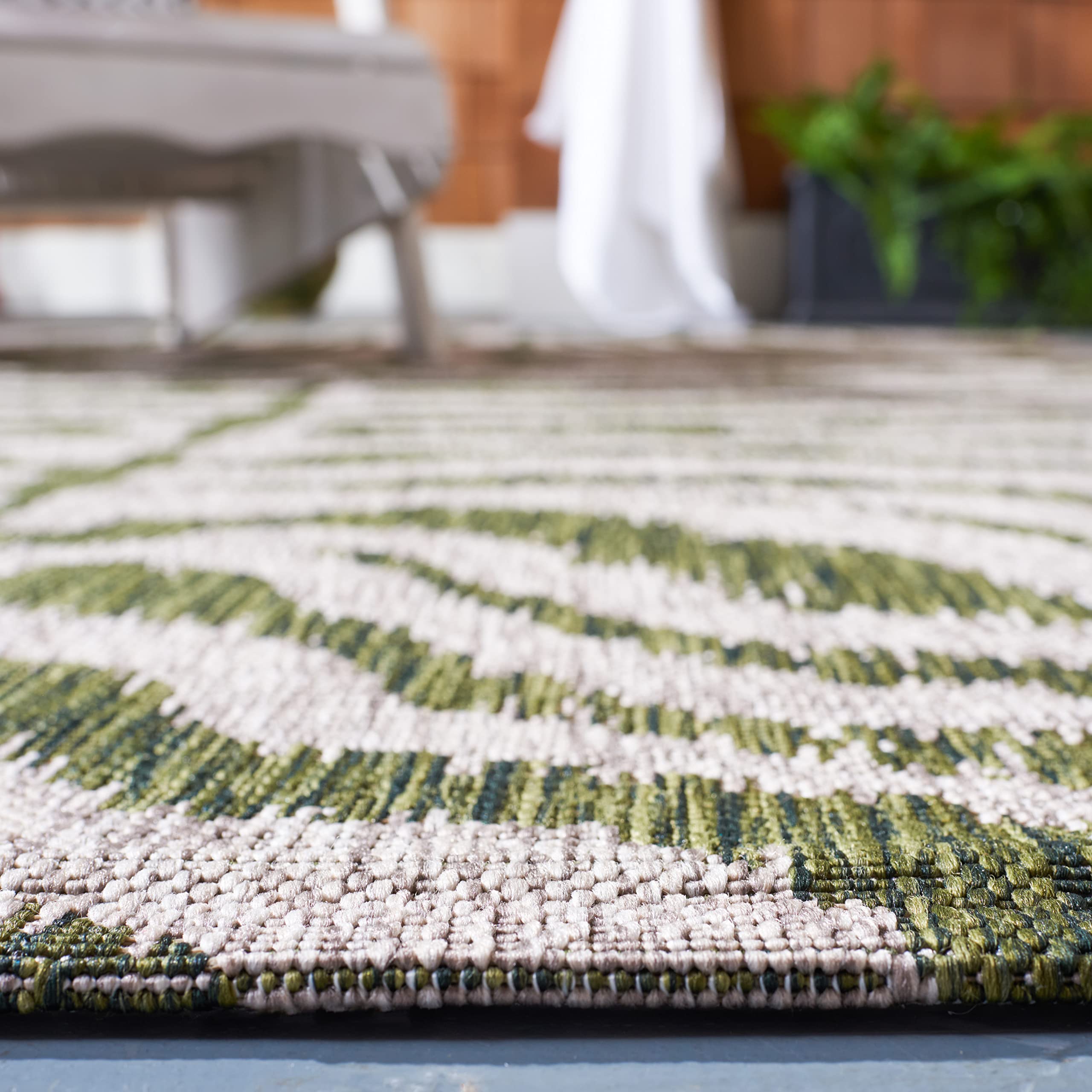 SAFAVIEH Courtyard Collection 6'7