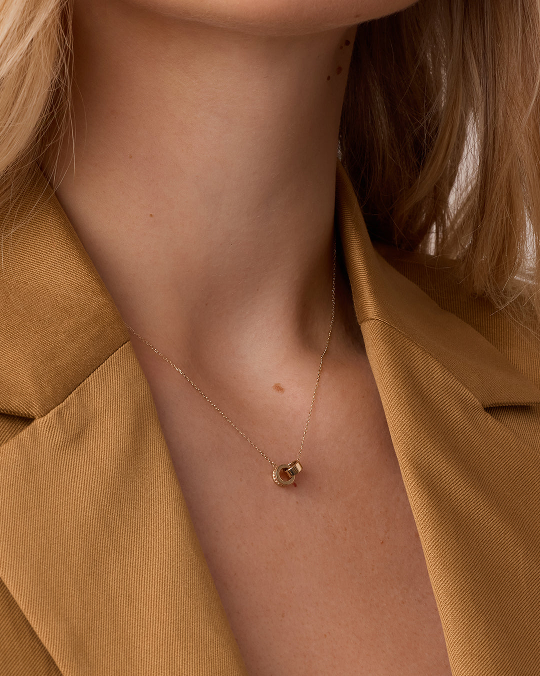 Diamond Bond Interlocking Rose Necklace - Elegant 14K Gold Plated Rose Pendant for Women | Perfect Gift for Anniversary, Valentine's Day & Romantic Occasions