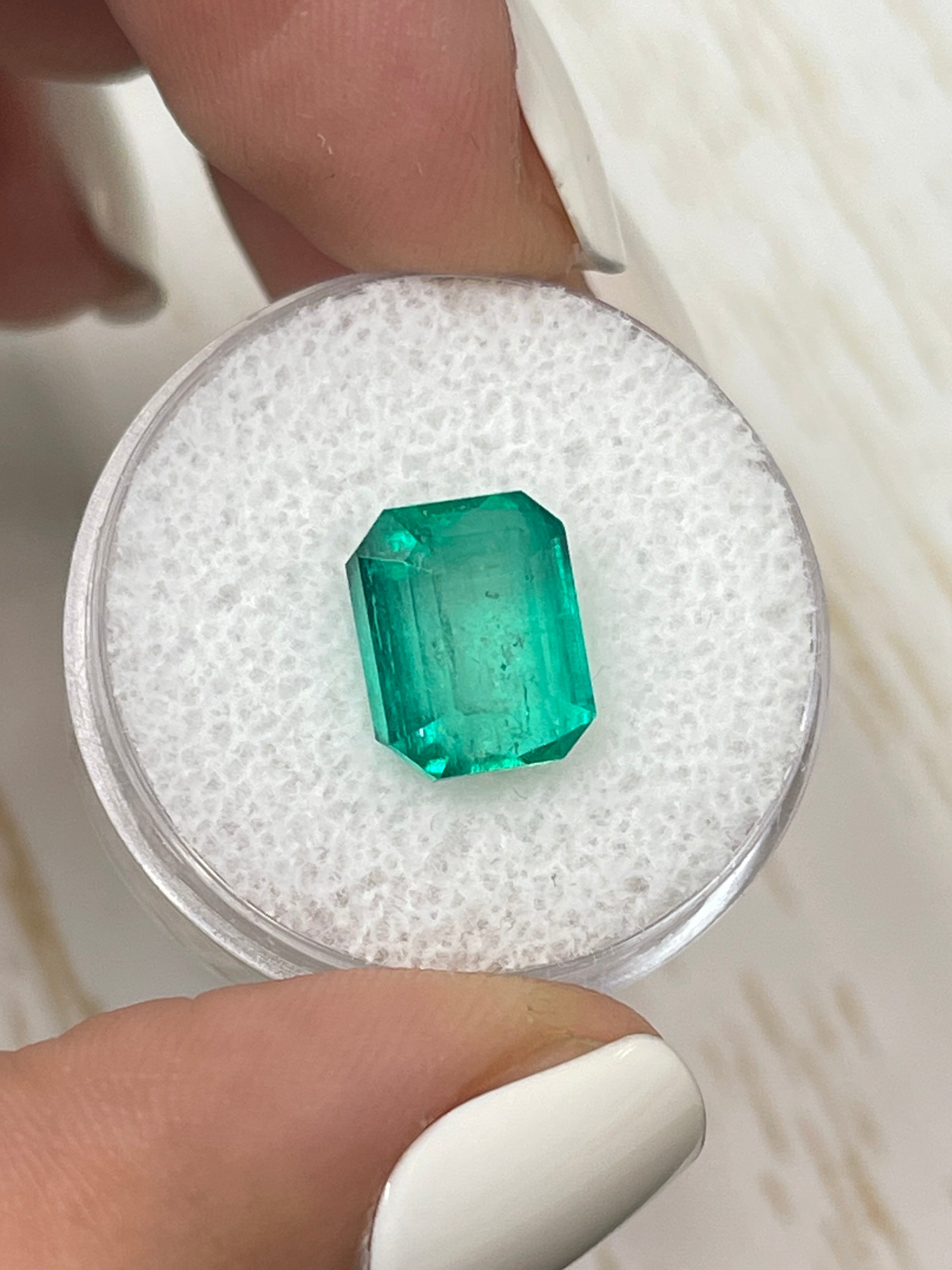 5.11 Carat 10x8mm Natural Colombian Emerald Loose Gemstone - Emerald Cut for Jewelry Making, Engagement Rings & Luxury Gifts