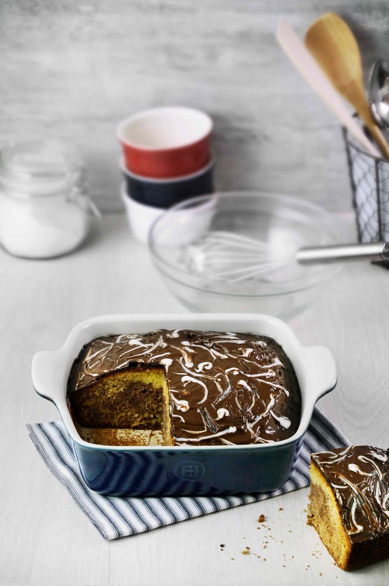 Emile Henry Square Baking Dish - Premium Ceramic Ovenware for Casseroles, Lasagna & Desserts | Perfect for Baking, Roasting & Serving | Durable & Stylish for Home & Restaurant Use