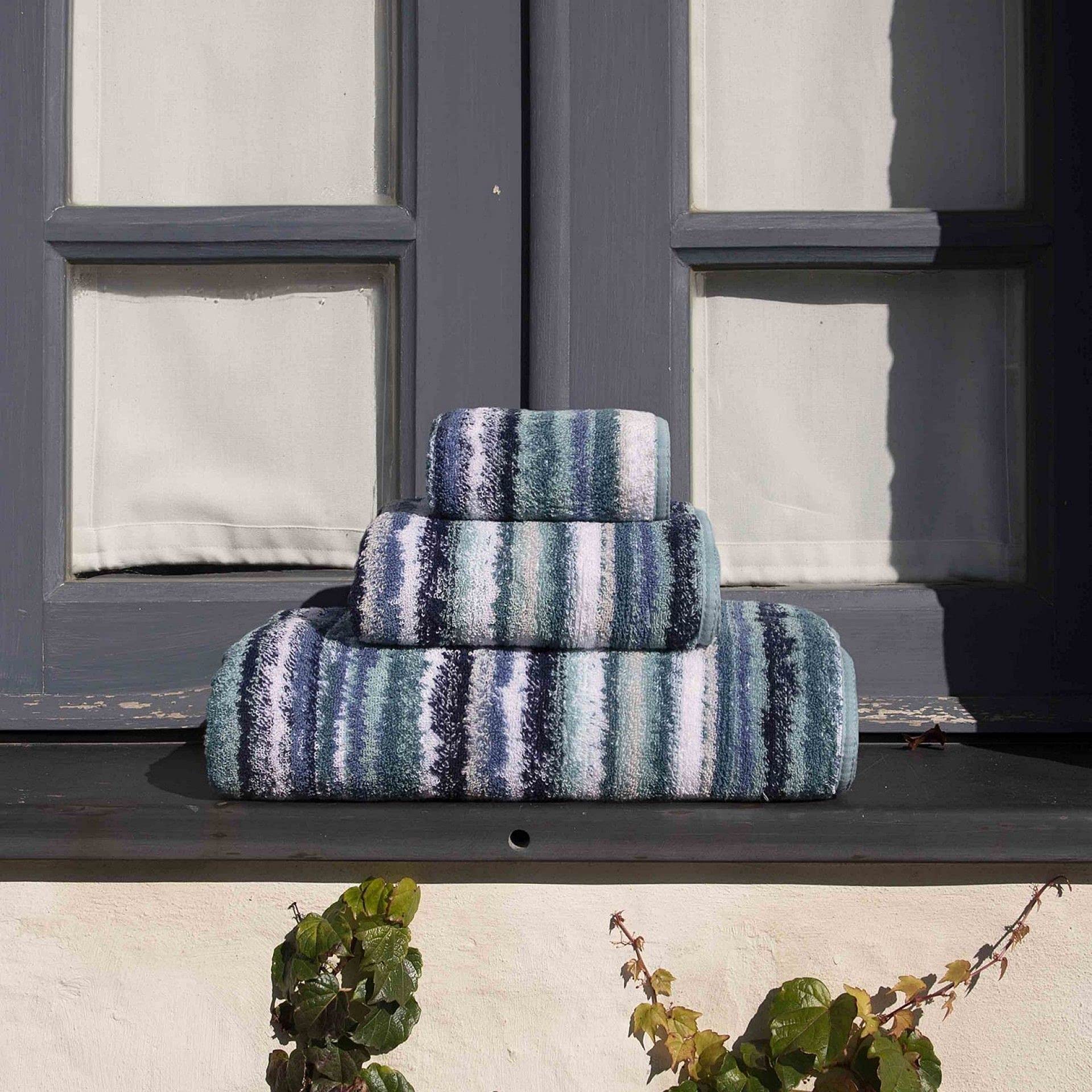 Graccioza Venice Luxury Bath Towel 28x55 Inches - Premium Striped Extra Large Bathroom Towels - Super Absorbent & Quick Dry Combed Cotton, 600 GSM - Soft Spa & Face Towel for Bath, Pool & Beach - Baltic Collection