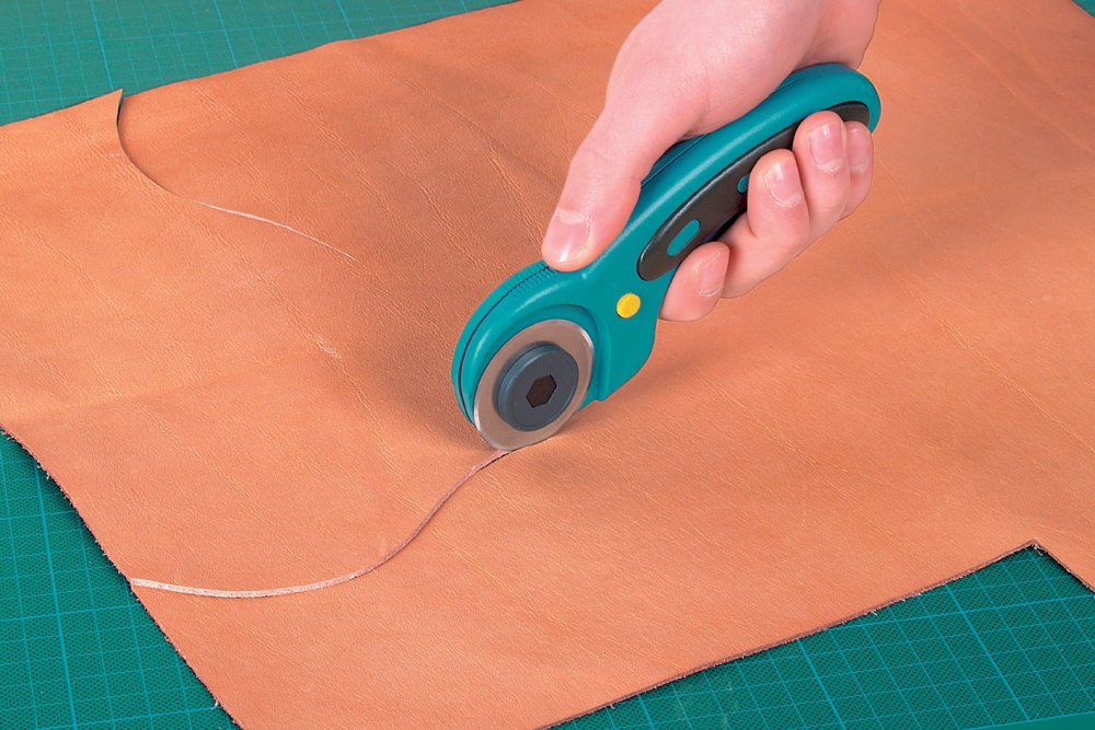Wolfcraft 4152000 Rolling Knife - Precision Rotary Cutter for Fabric, Leather, Paper - Ideal for Sewing, Quilting, Crafting & DIY Projects