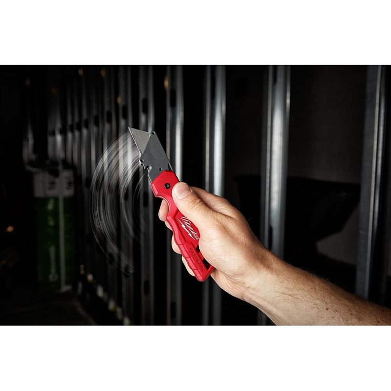 48-22-1501 FASTBACK Folding Utility Knife - Heavy Duty Retractable Box Cutter for Warehouse, Construction & DIY Projects | Ergonomic Grip for Safe Cutting