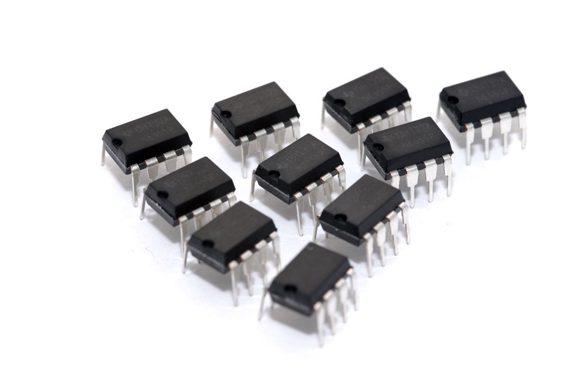 10 Pack NE555P Timer IC - DIP-8 Precision Timing Chip for DIY Electronics, Robotics, and Circuit Projects