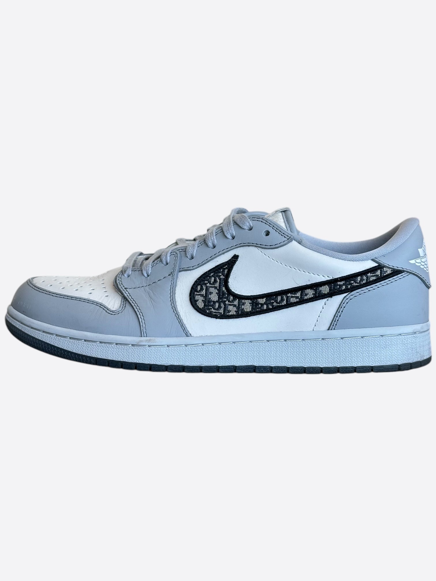 Dior Air Jordan Grey & White Oblique Low Top Sneakers for Men - Retro Basketball Shoes - Streetwear Fashion & Casual Wear - Perfect for Urban Style & Sneaker Collectors
