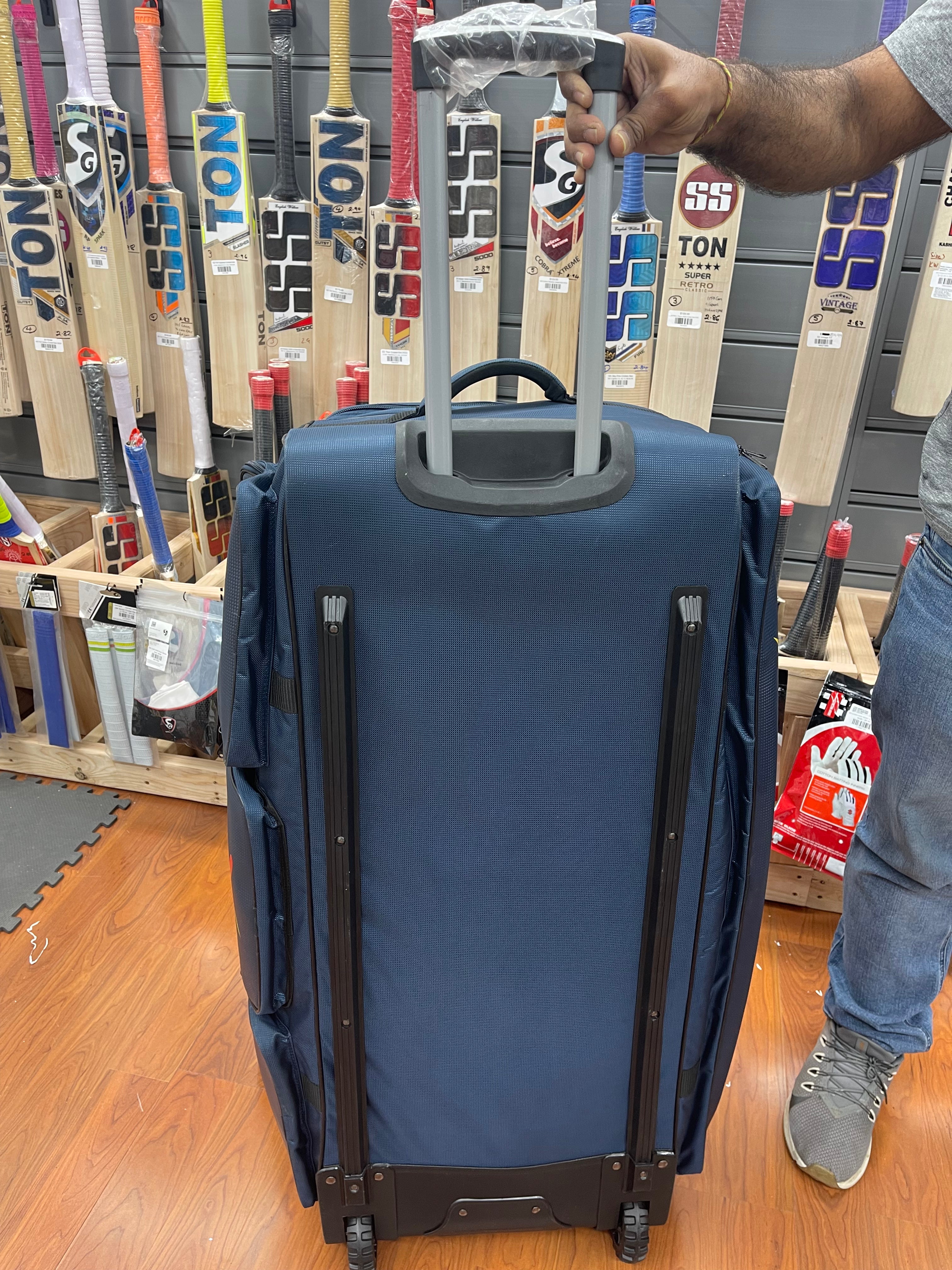 Raydn Professional Wheelie Premium Adult Cricket Kit Bag - Navy Blue & Black - Durable Cricket Equipment for Training & Matches - Perfect for Cricket Players & Enthusiasts