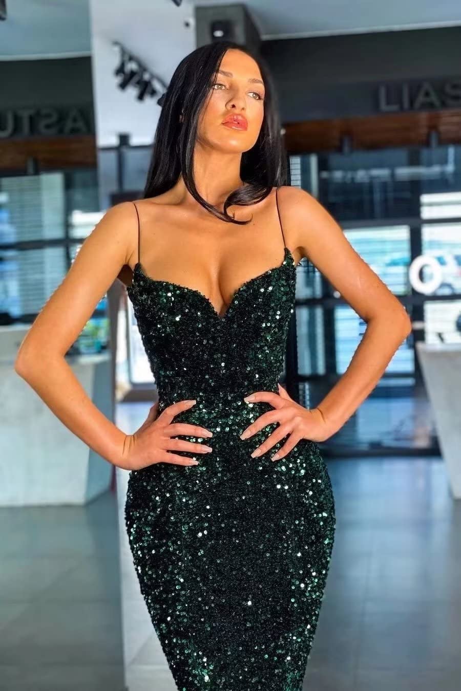 Elegant Fuchsia Sequin Prom Dress with V-Neck & Spaghetti Straps | Mermaid Evening Gown for Formal Parties | US Size 10 | Perfect for Homecoming, Prom Night & Special Occasions