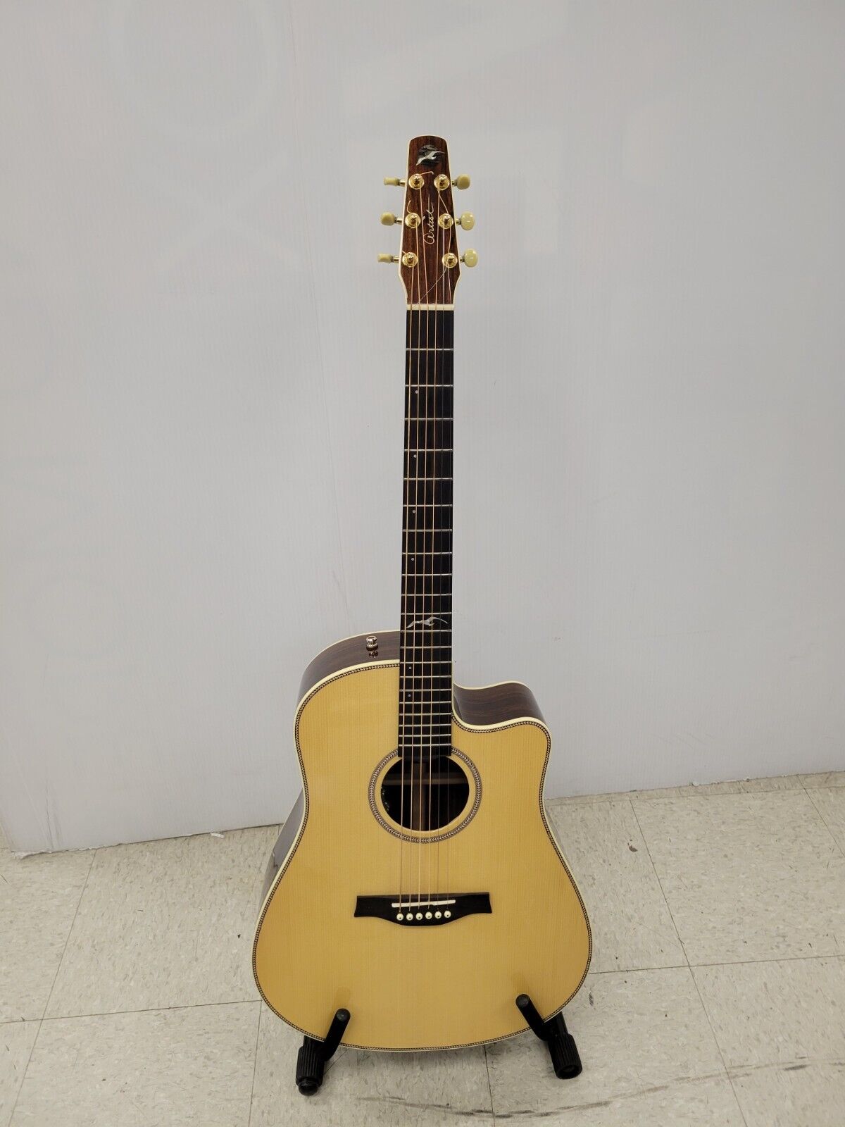Seagull Artist Studio CMDEL Acoustic Guitar - Premium Handcrafted Guitar for Professional Musicians & Performers - Perfect for Live Shows, Studio Recording & Home Practice
