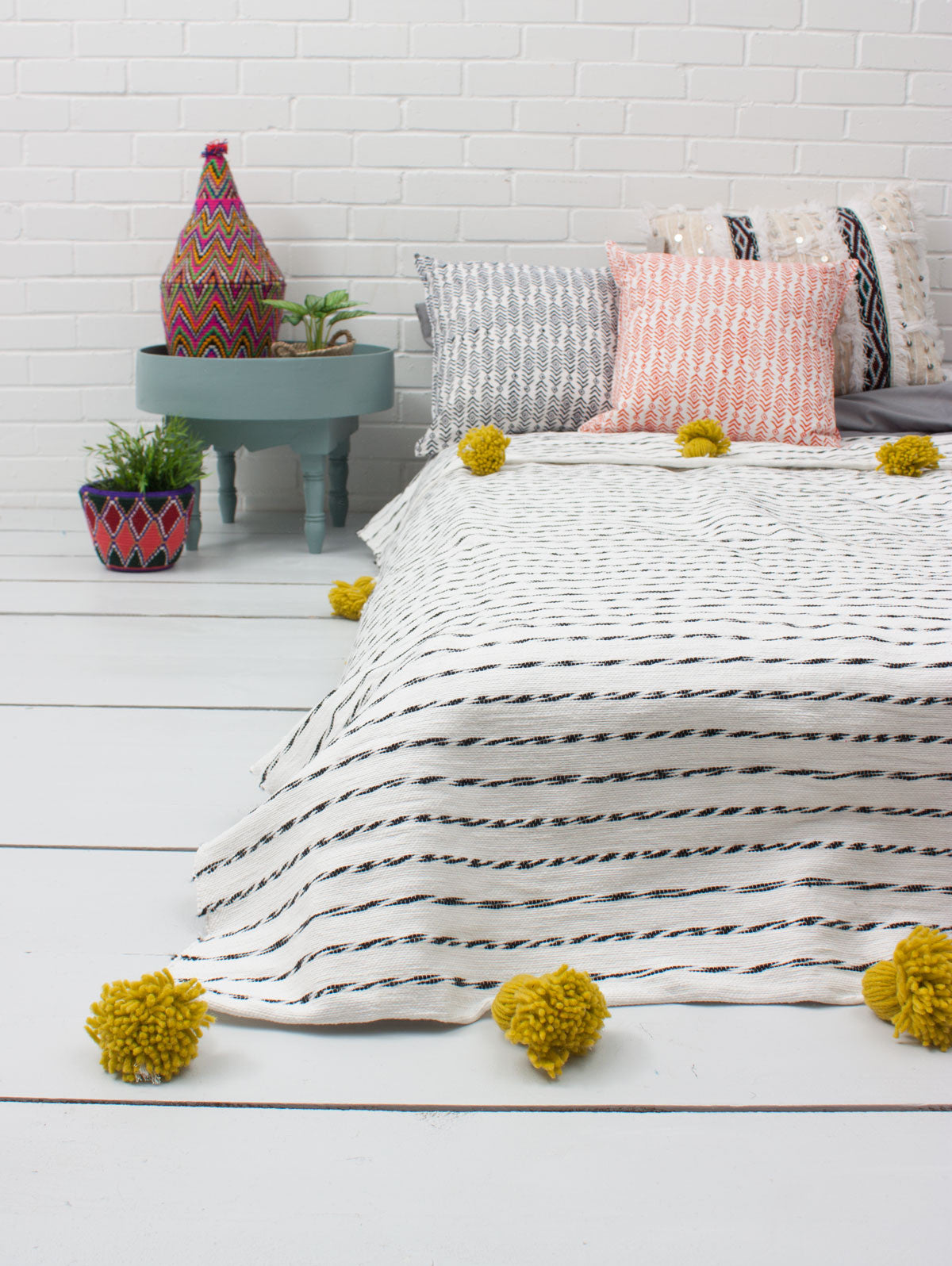 Soft White Cotton Scribble Stripe Blanket - Cozy Throw for Bed, Sofa & Nursery - Perfect for Baby Shower Gifts, Home Decor & Winter Warmth