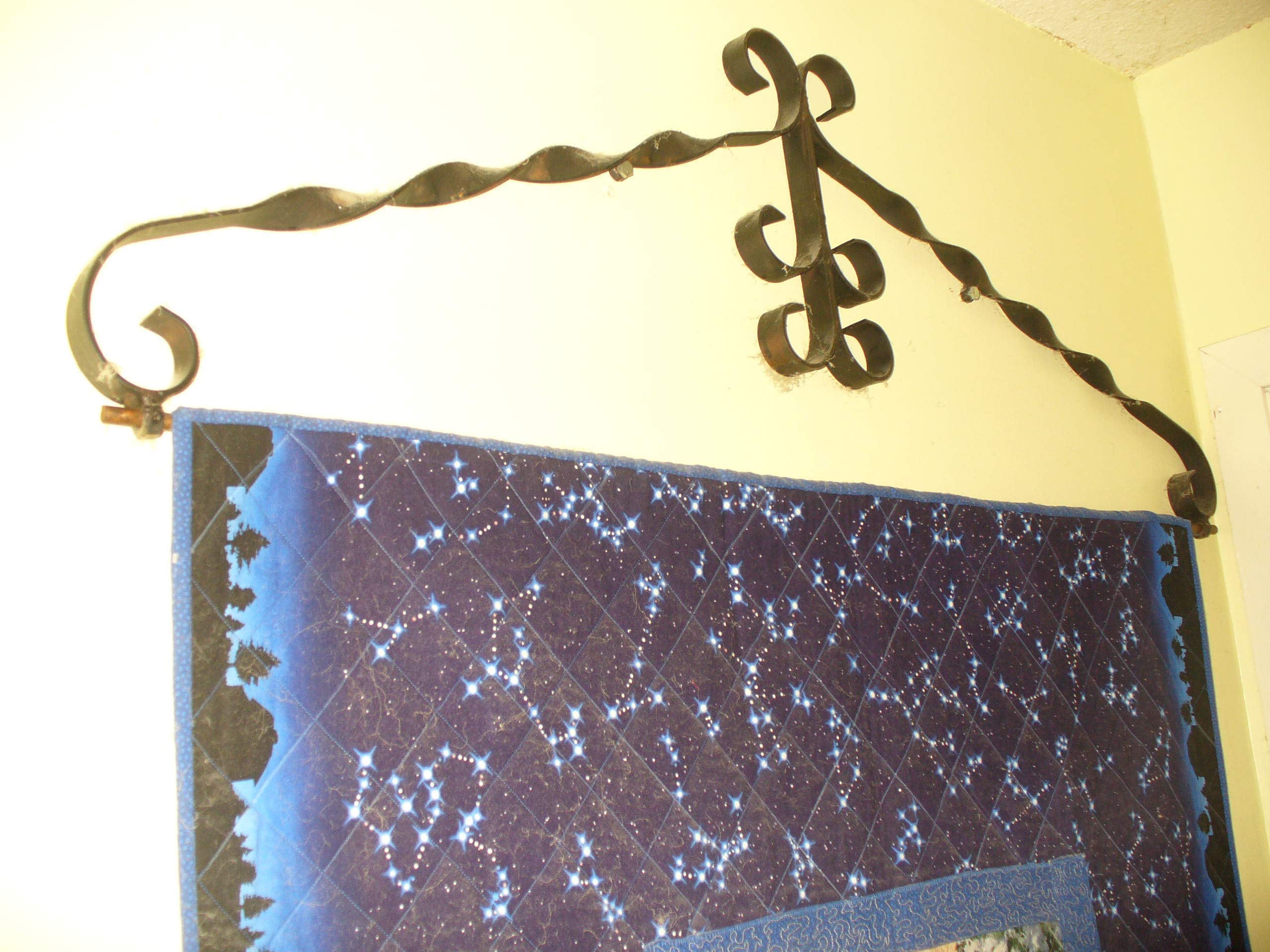 Handmade Quilt Wall Hanger - Decorative Fabric Display Hook for Bedspreads, Blankets & Tapestries - Perfect for Home Decor, Bedroom & Living Room Wall Organization