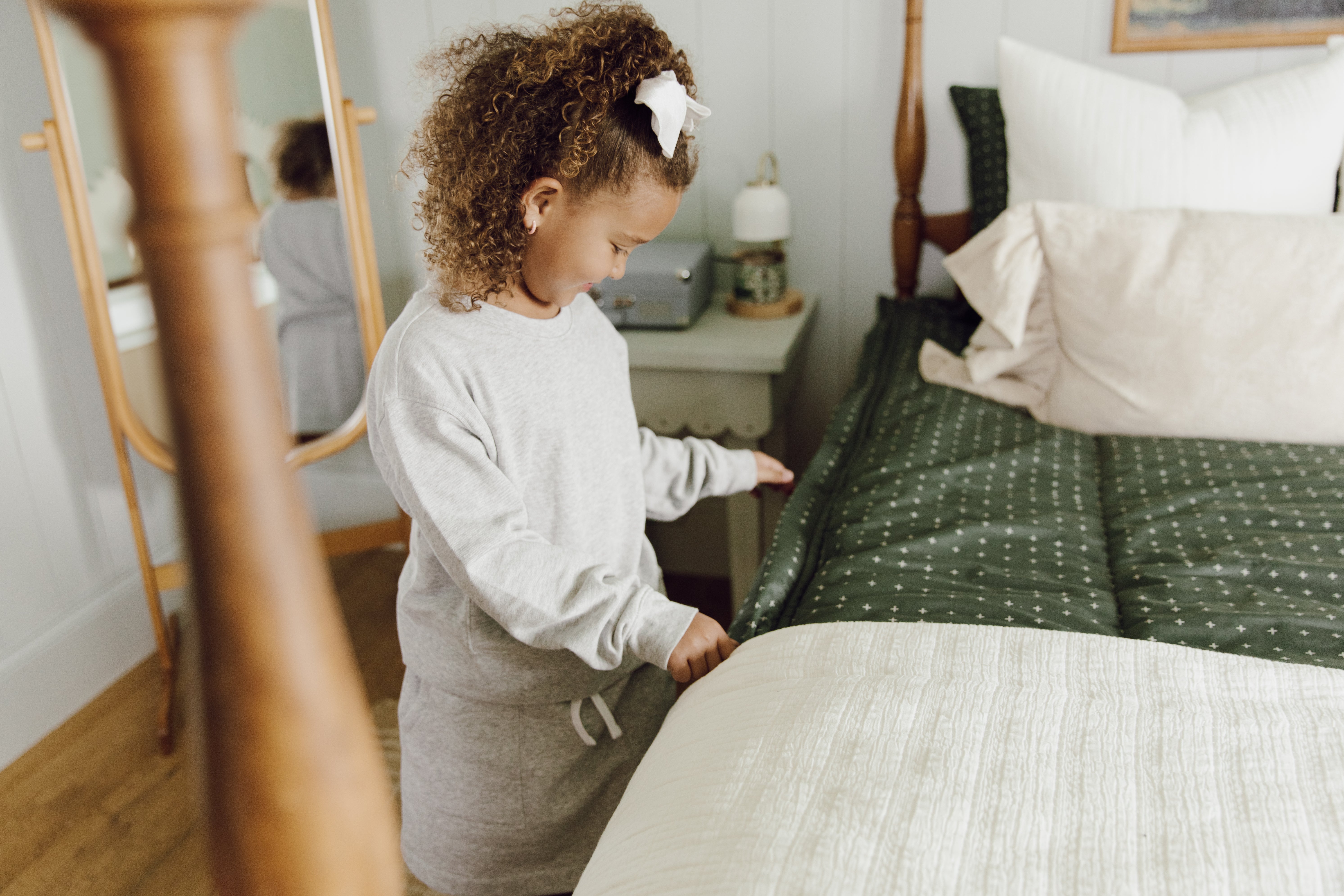 Anna Luxe Soft & Cozy Blanket - Ultra Plush Fleece Throw for Bed, Couch & Travel - Perfect for Winter, Gifts & Home Decor