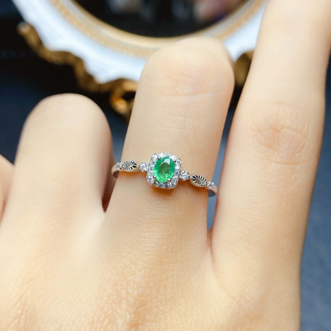 18K Platinum Minimalist Emerald Ring for Women - Elegant Solitaire Green Gemstone Jewelry Gift for Engagement, Anniversary & Special Occasions | NS2404