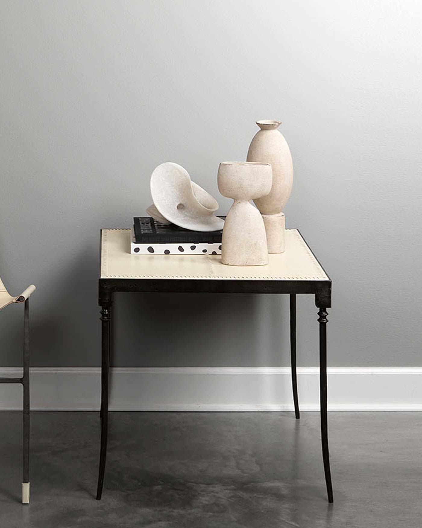 Modern Decorative Vase for Home Decor - Elegant Floral Centerpiece for Living Room, Dining Table & Wedding Decorations