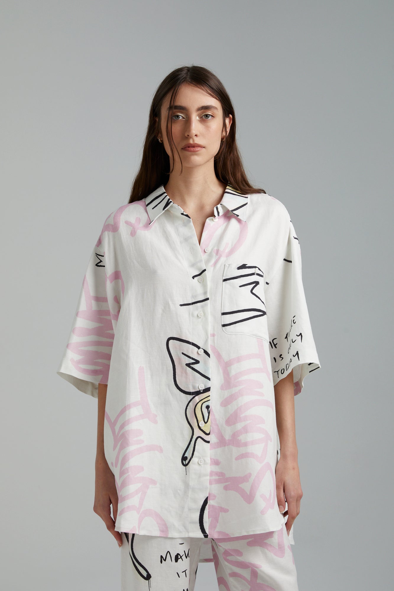 BIG SHIRT GRAFFITI BUTTERFLY - Oversized Graphic Tee with Unique Butterfly Design for Men & Women | Perfect for Streetwear, Casual Outfits, and Urban Fashion