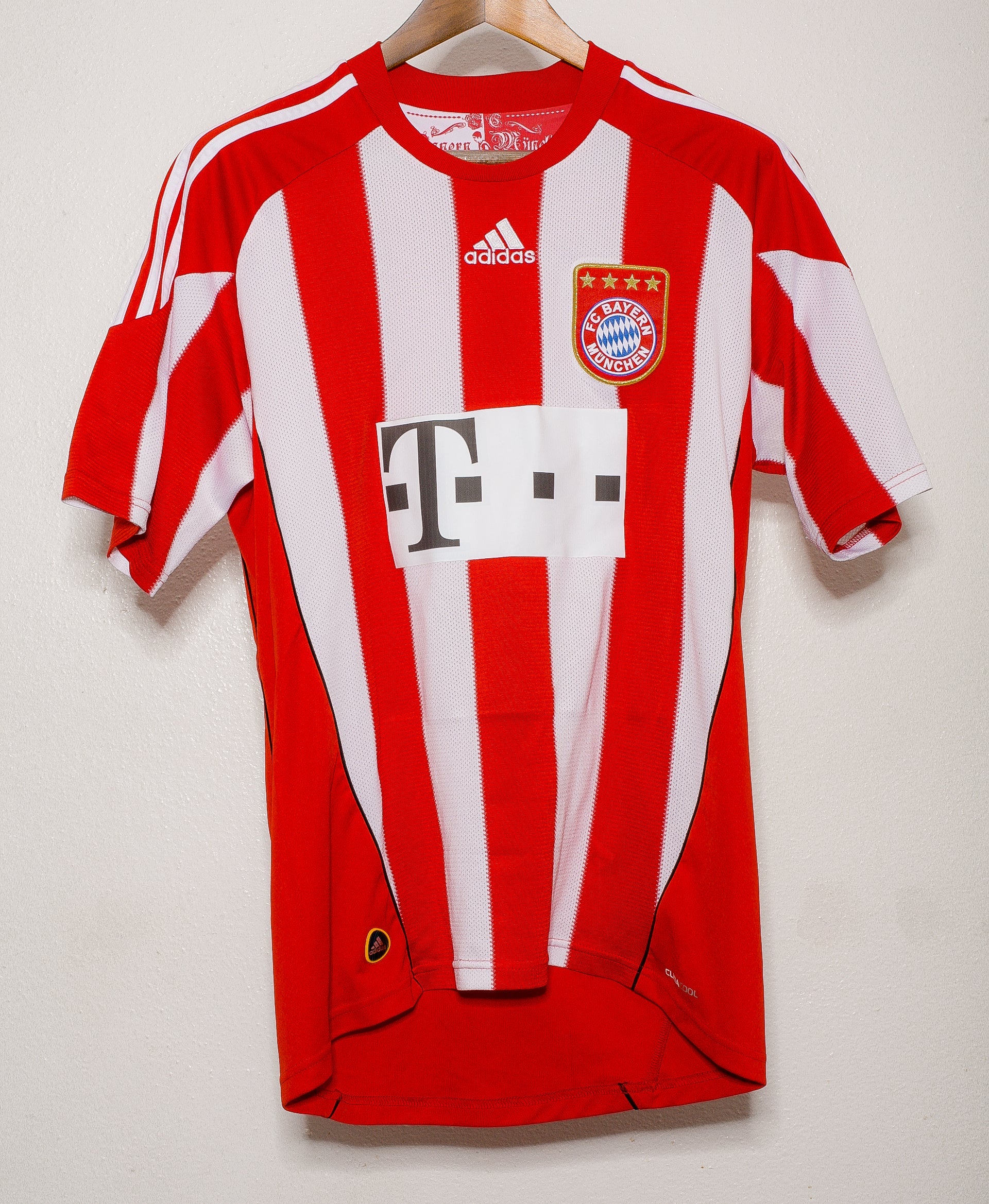 2010 Bayern Munich Home Jersey #18 Klose - Men's Soccer Jersey for Fans & Collectors - Perfect for Matchdays & Sports Events