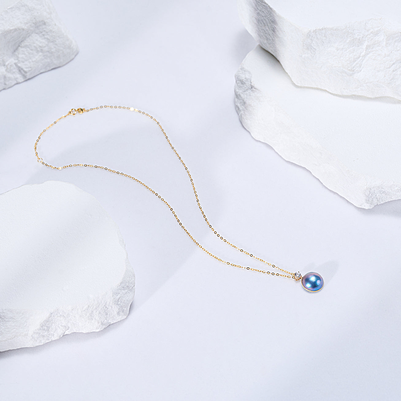 18K Gold Mabe Pearl Necklace KN00326 | Elegant Dome Pendant for Women | Perfect for Weddings, Parties & Special Occasions