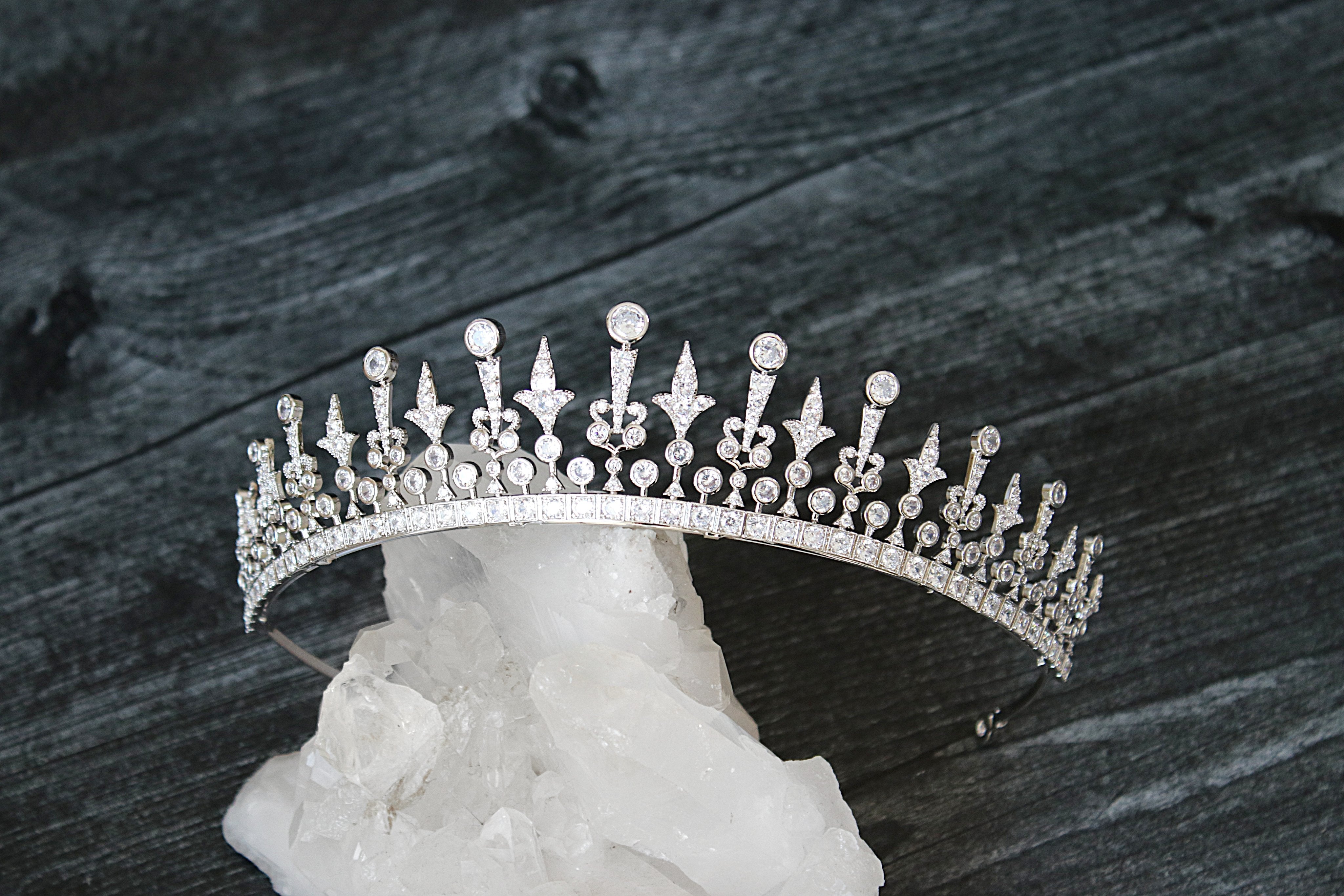 PHILLIPA Simulated Diamond Bridal Tiara – Sparkling Crystal Wedding Headpiece for Brides, Princess Costume & Special Occasions
