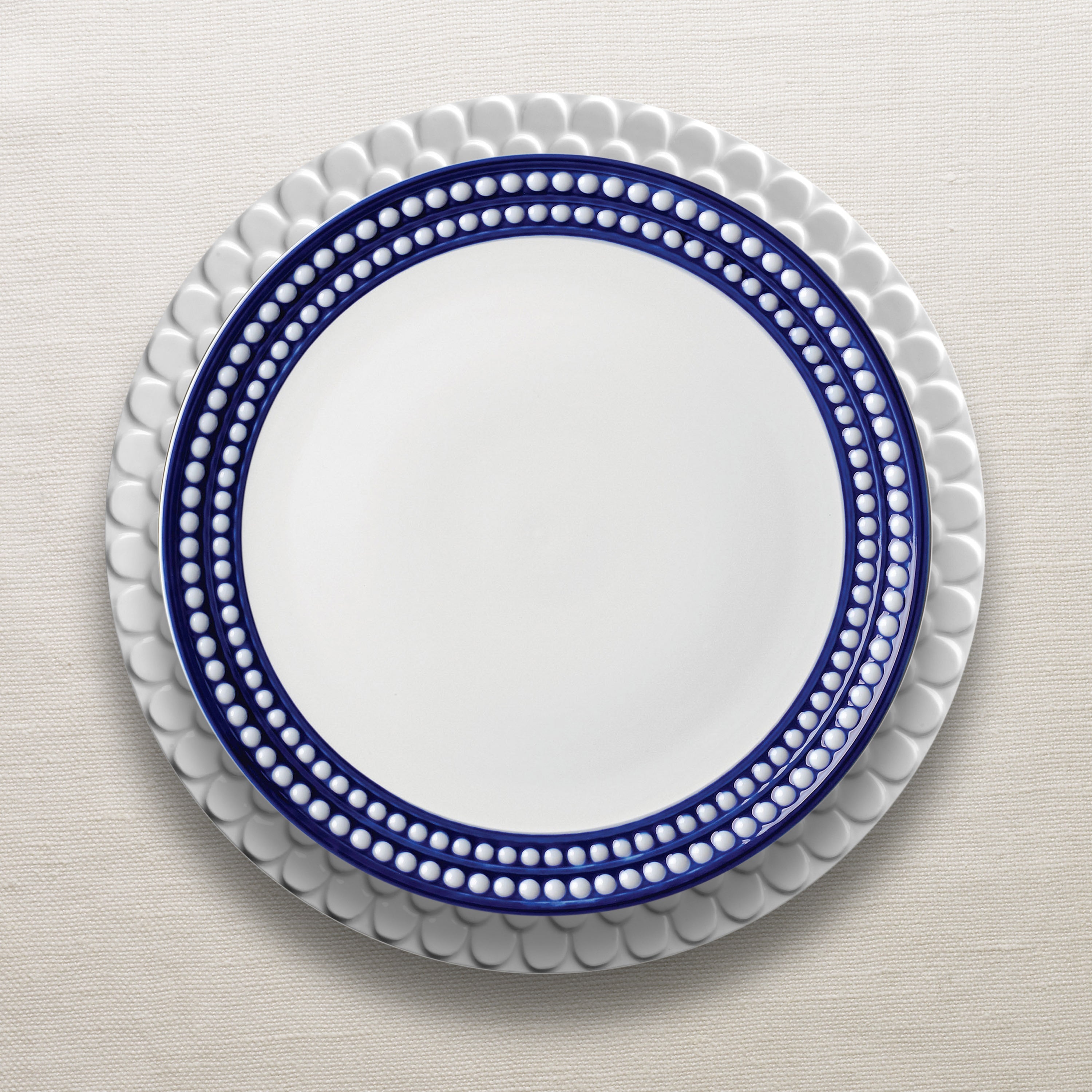 Perlée 16-Piece Blue Dinnerware Set - Elegant Porcelain Plates, Bowls & Mugs for Dining, Entertaining & Gifts