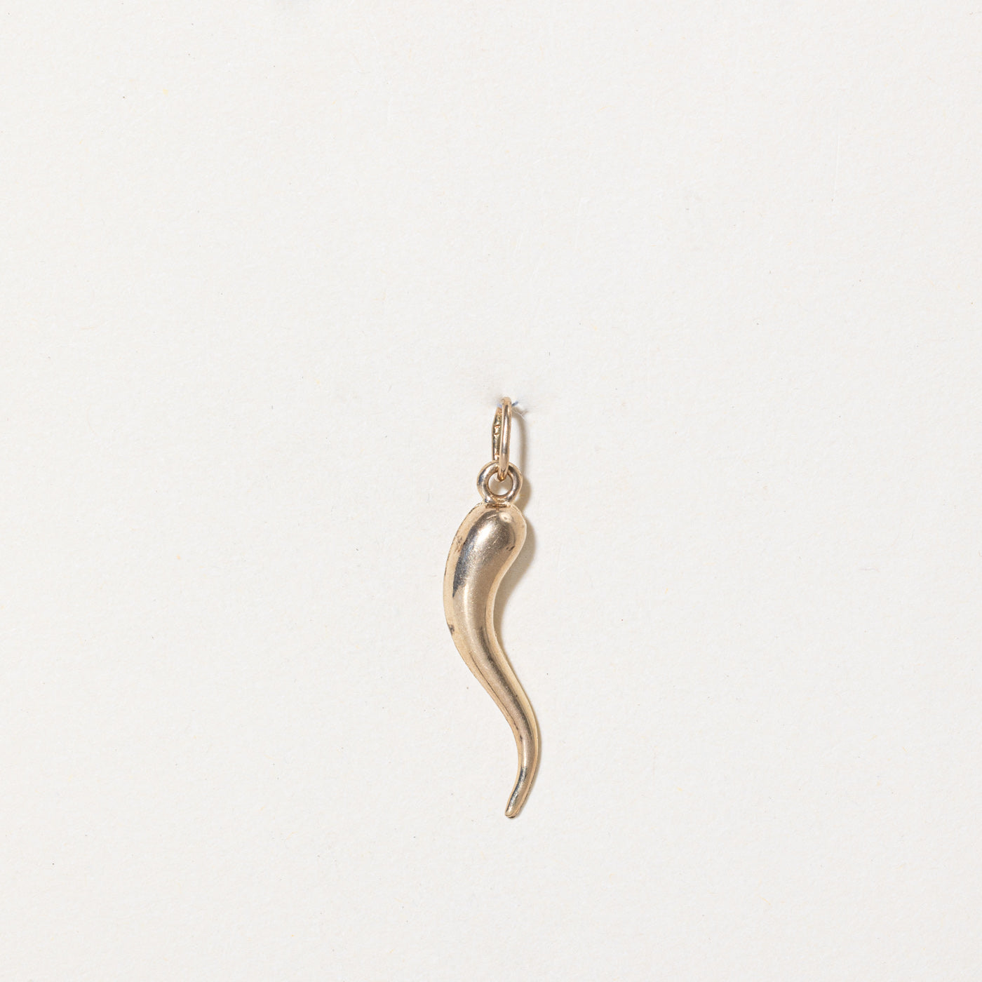 10K Yellow Gold Cornicello Charm Pendant - Italian Horn Necklace for Good Luck & Protection - Perfect Gift for Women, Men, Birthday, Anniversary (Ideal for Everyday Wear & Special Occasions)