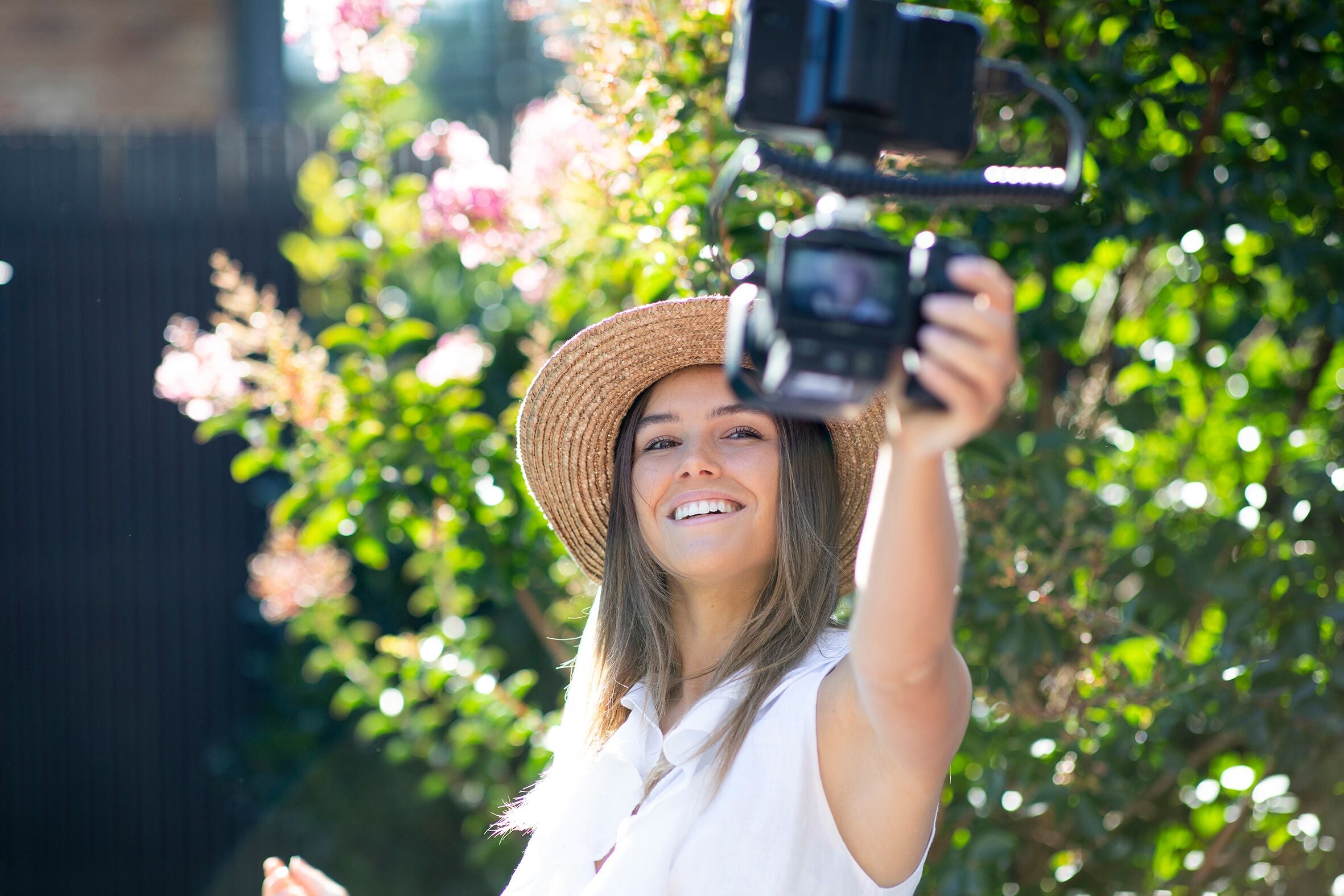 Atomos Shinobi 5.2 Inch 4K HDMI On-Camera Field Monitor - Perfect for Filmmaking, Vlogging & Live Streaming