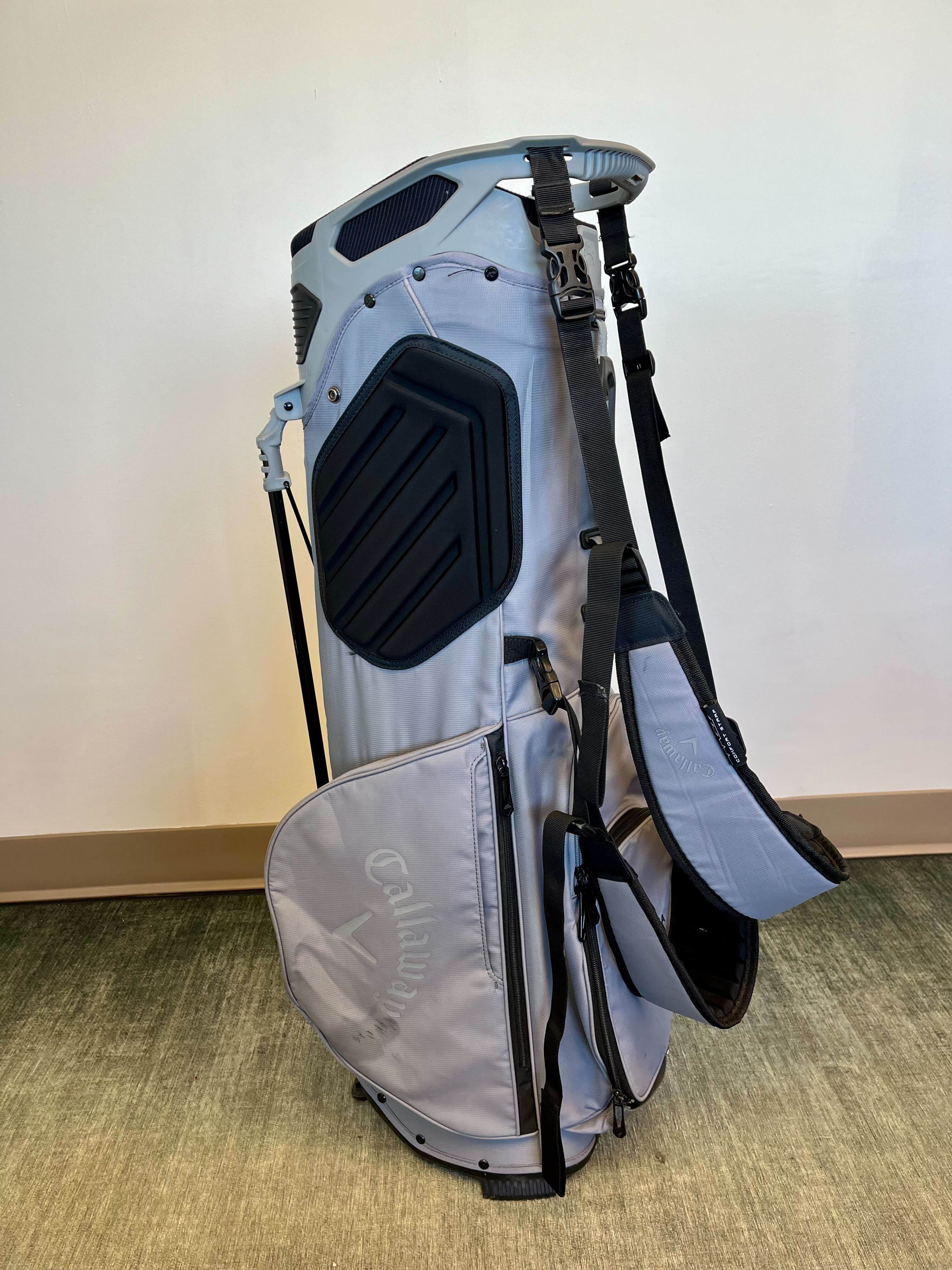 Callaway Fairway + Stand Golf Bag with 4 Dividers, 5 Pockets, Adjustable Strap & Rain Cover - Perfect for Golfers on the Course or Driving Range